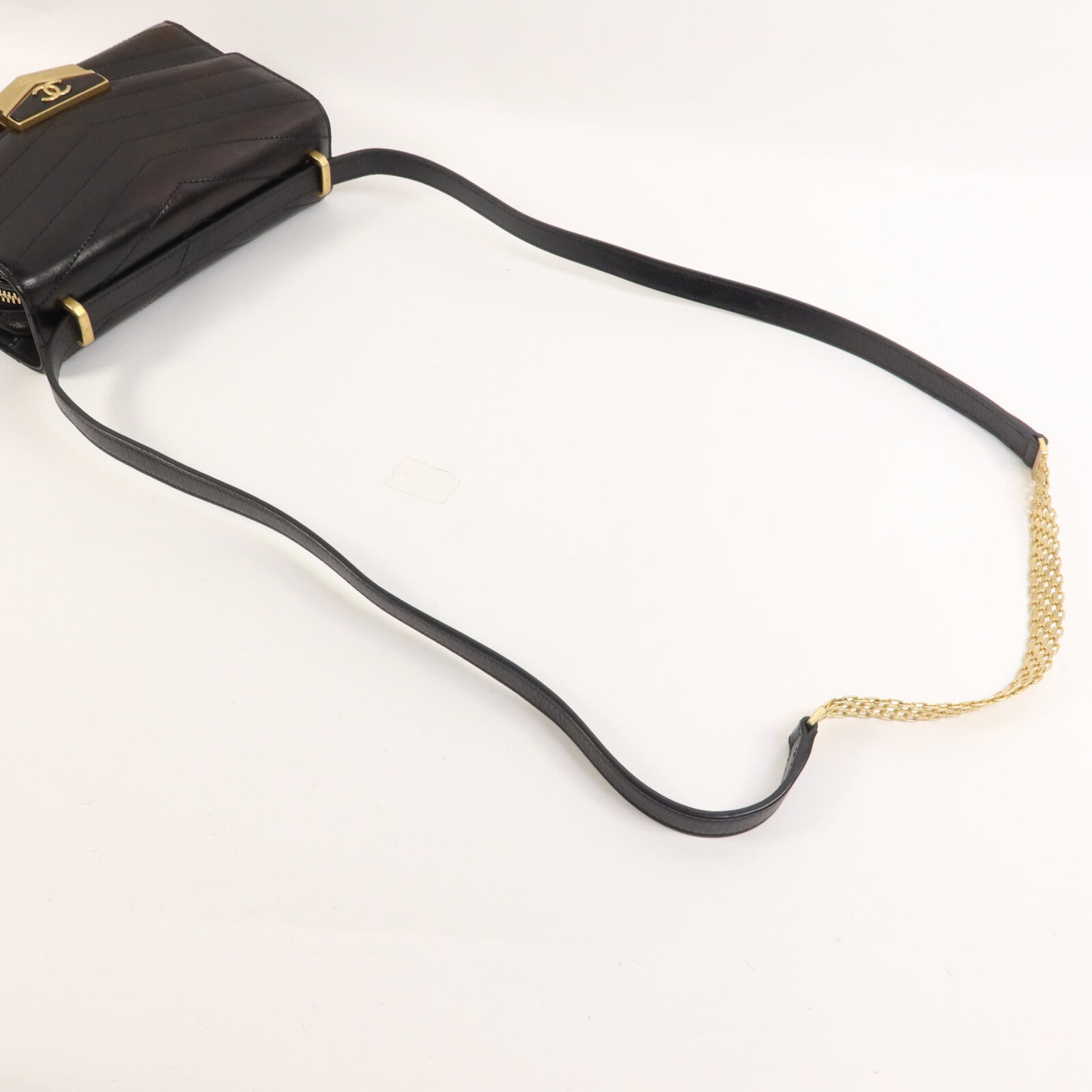 CHANEL 牛皮皮革Chevron Medal Flap Bag肩背袋
