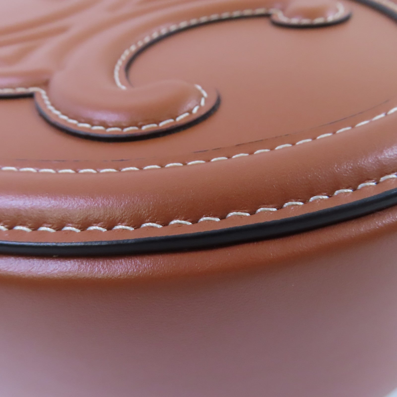 CELINE 牛皮皮革Oval Cuir Triomphe Shoulder Bag金扣肩背袋啡色
