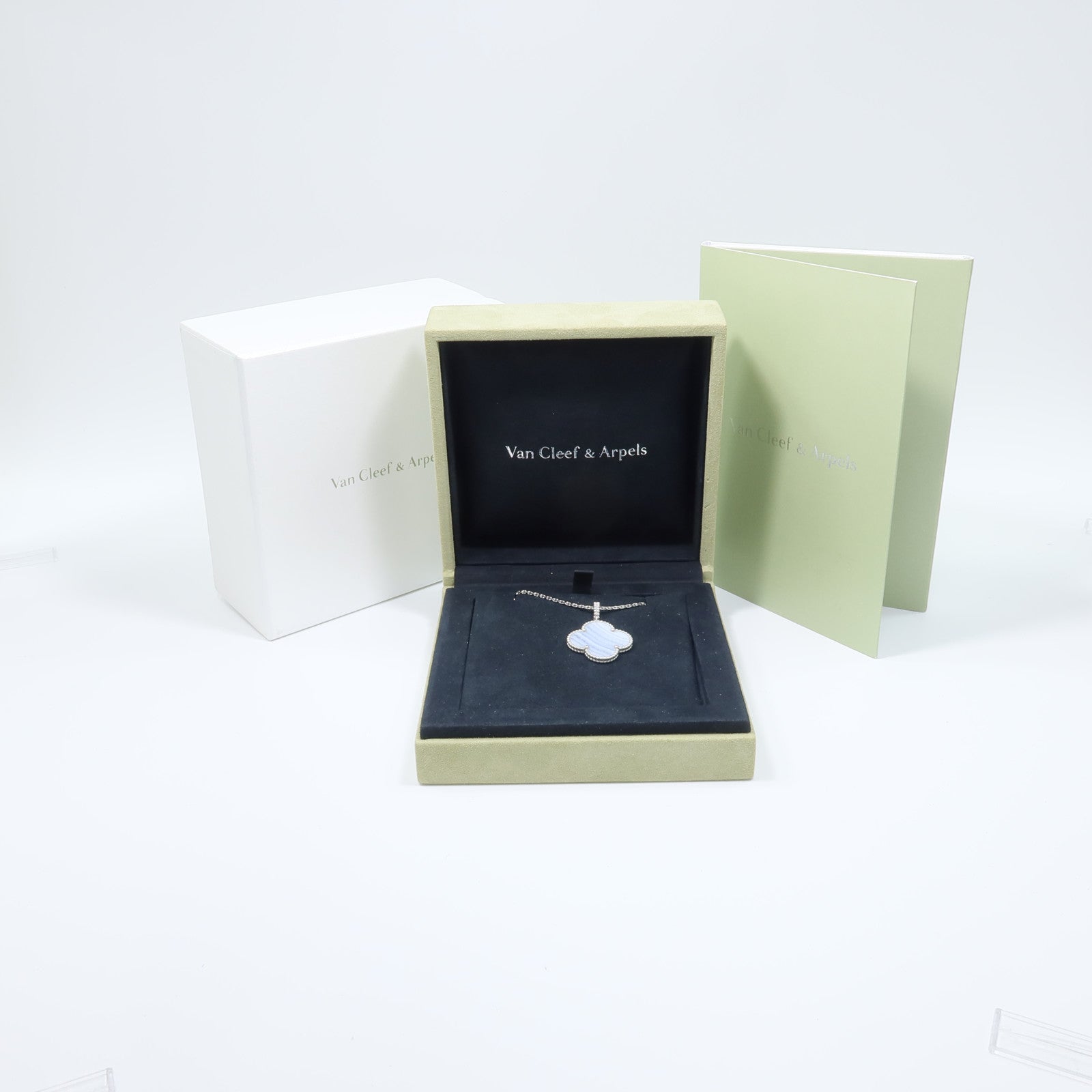 Van Cleef & Arpels 18K白金Magic Alhambra玉髓項鍊