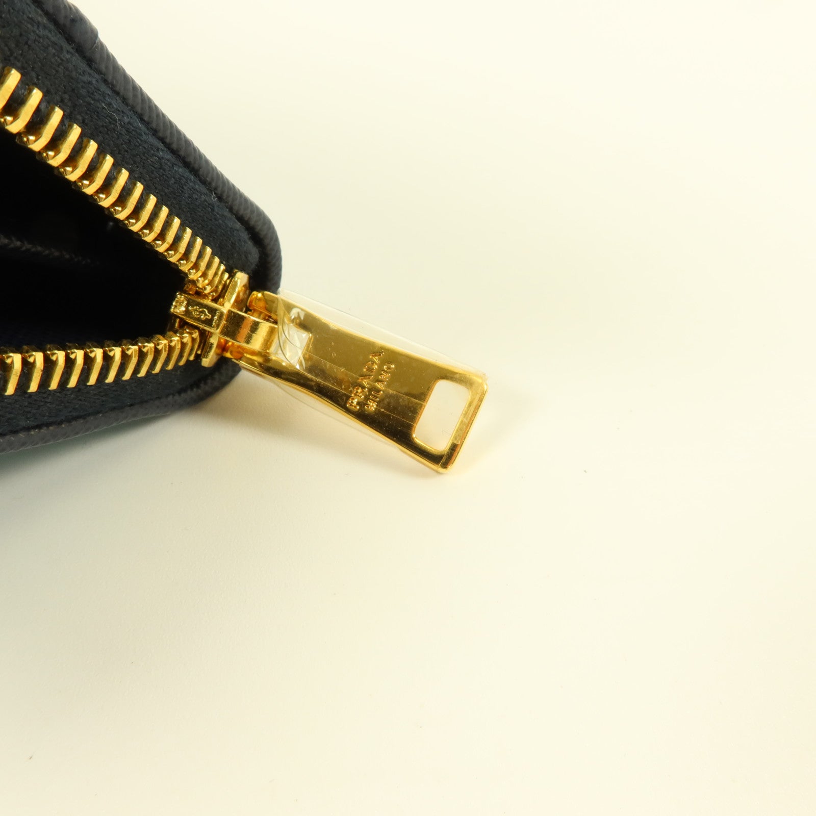 PRADA Saffiano皮革Zipper Long Wallet金扣長錢包