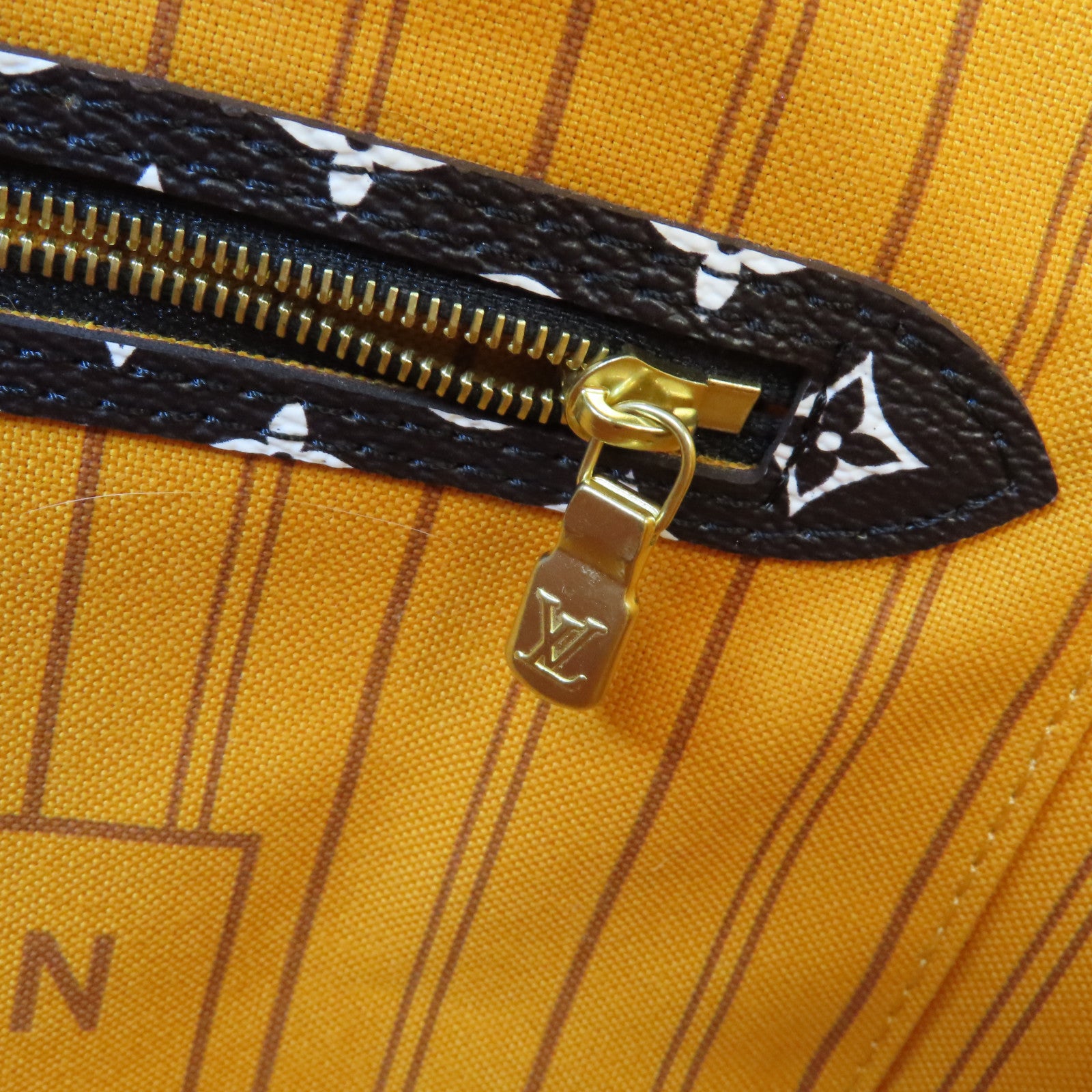 LOUIS VUITTON Monogram Giant Jungle Neverfull MM金扣手挽袋黑色/啡色