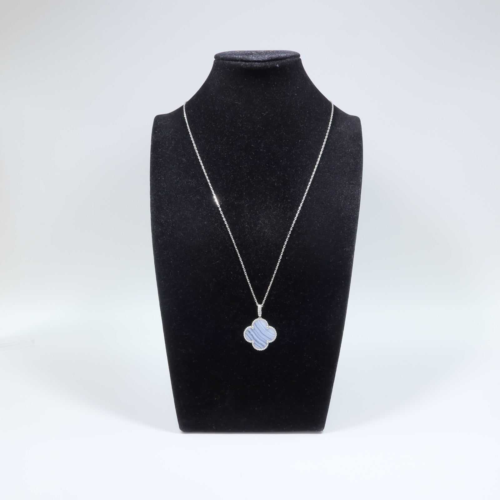 Van Cleef & Arpels 18K白金Magic Alhambra玉髓項鍊