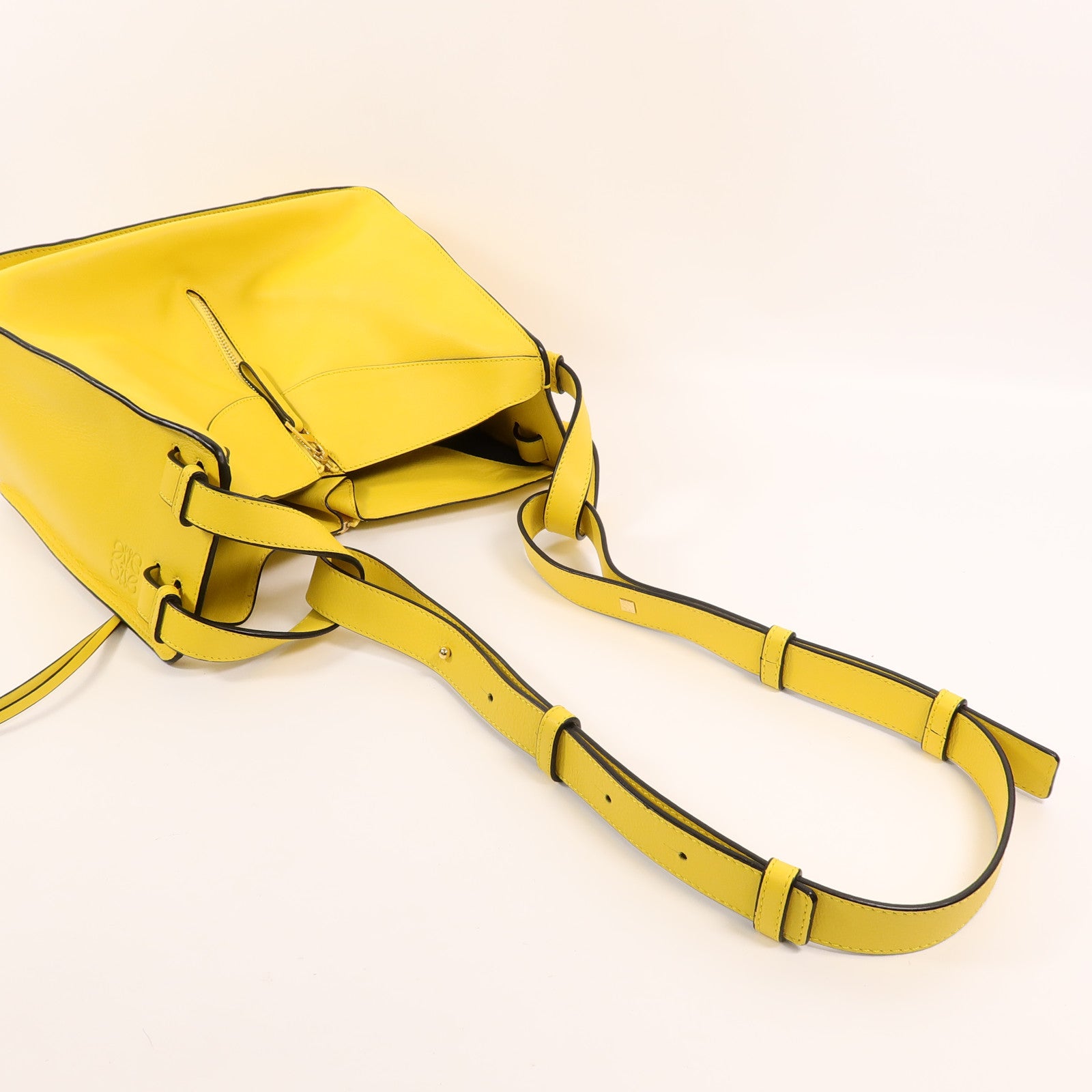 LOEWE 牛皮皮革Hammock Small手挽肩背兩用袋