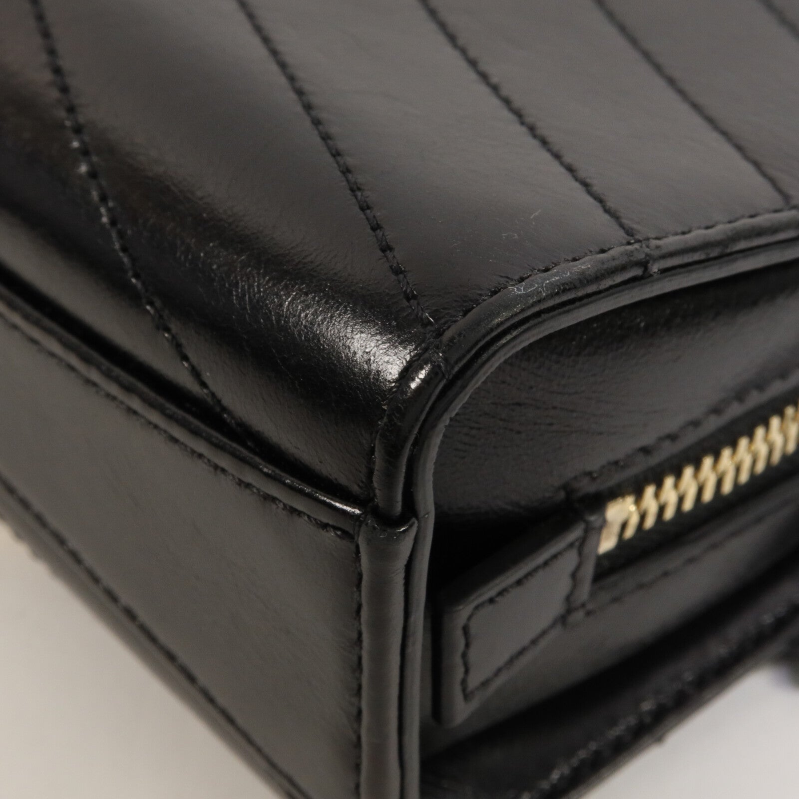 CHANEL 牛皮皮革Chevron Medal Flap Bag肩背袋