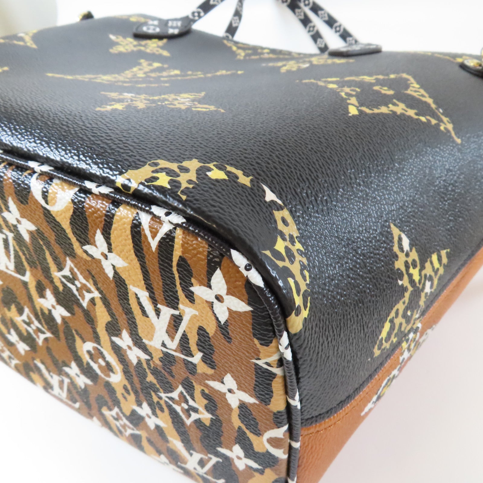 LOUIS VUITTON Monogram Giant Jungle Neverfull MM金扣手挽袋黑色/啡色