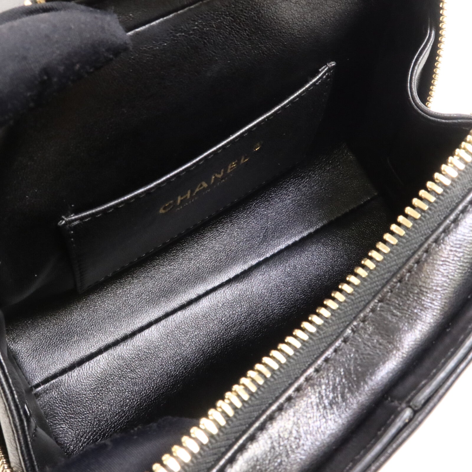 CHANEL 牛皮皮革Chevron Medal Flap Bag肩背袋