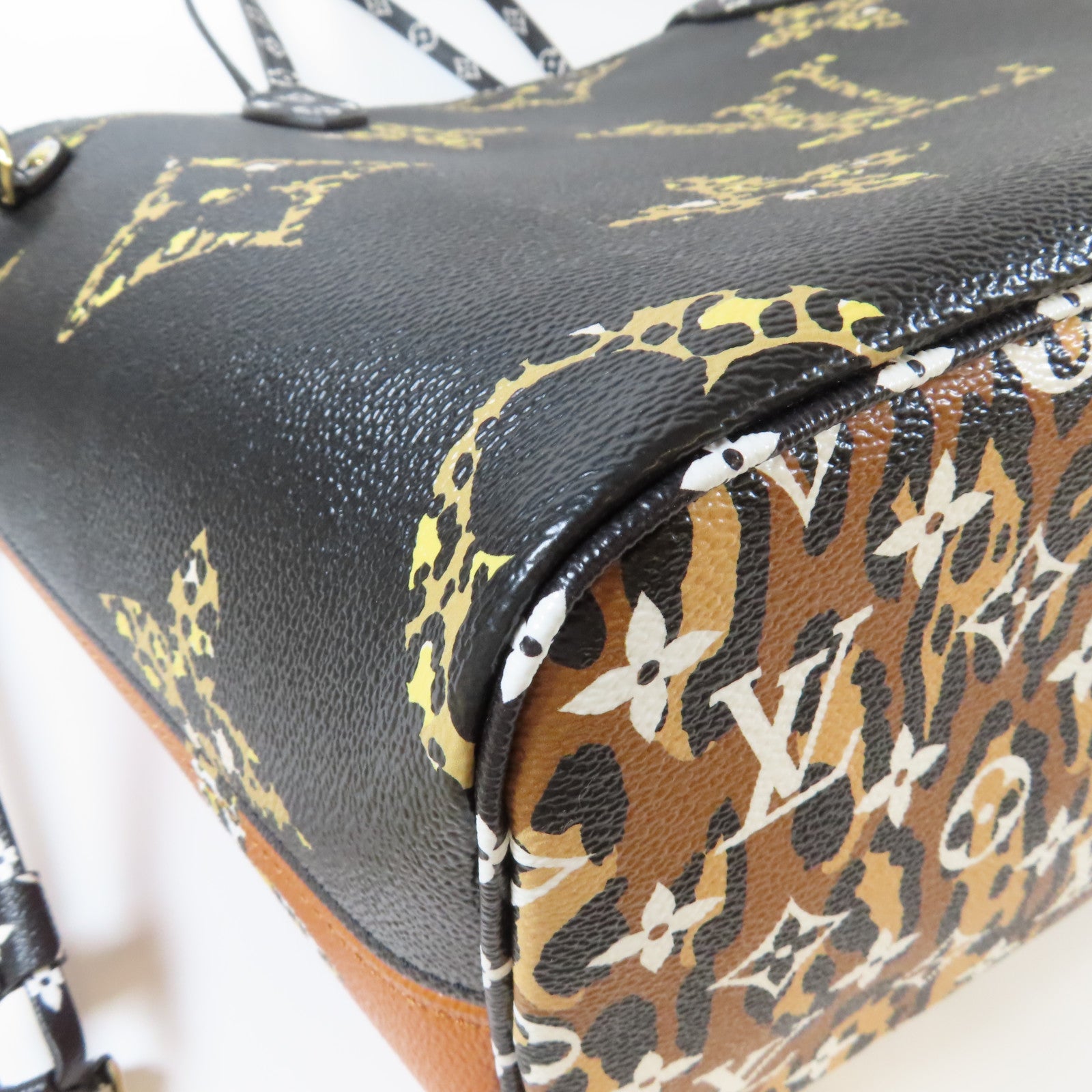LOUIS VUITTON Monogram Giant Jungle Neverfull MM金扣手挽袋黑色/啡色