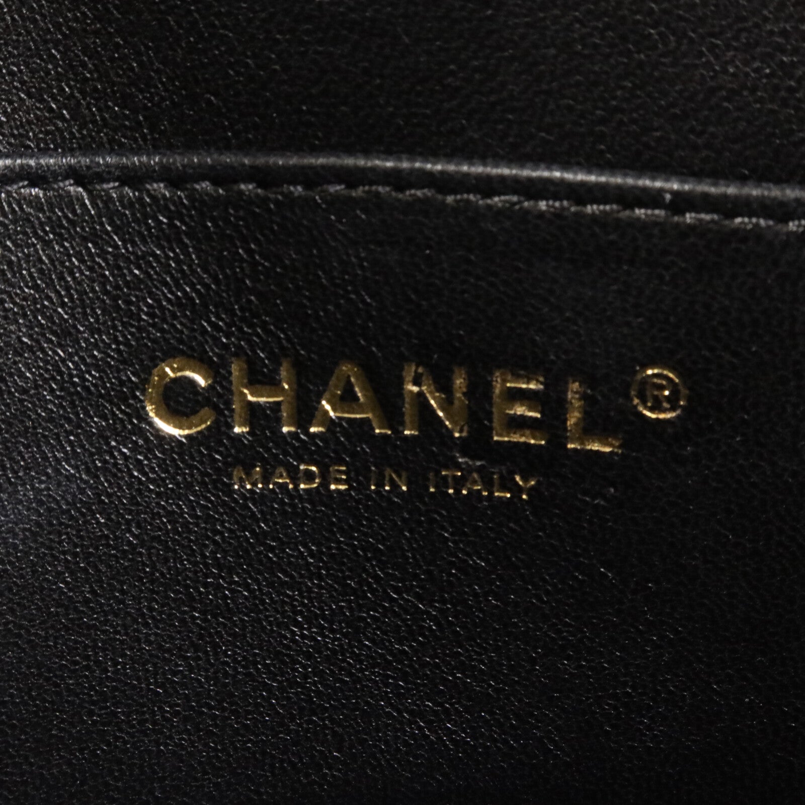 CHANEL 牛皮皮革Chevron Medal Flap Bag肩背袋