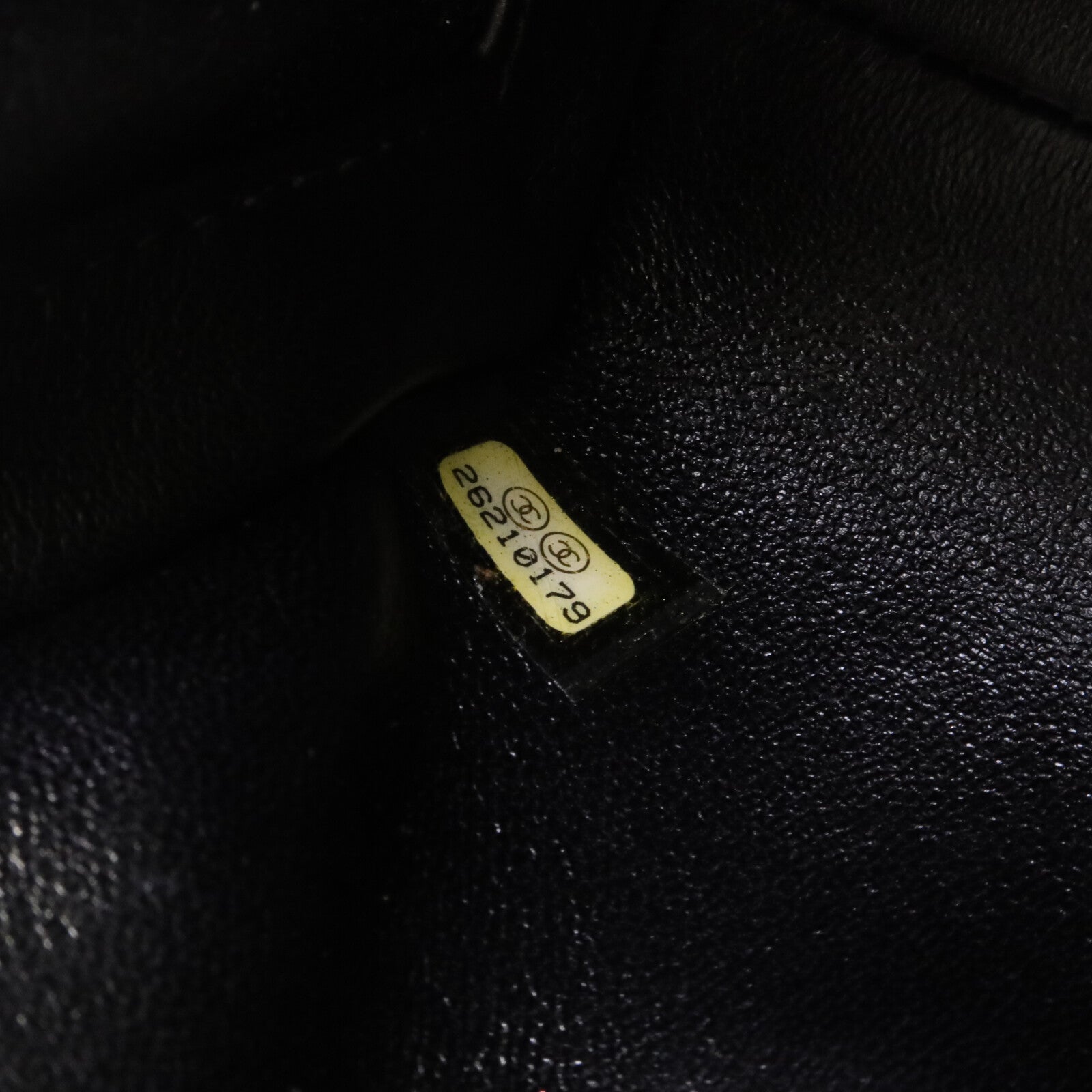 CHANEL 牛皮皮革Chevron Medal Flap Bag肩背袋