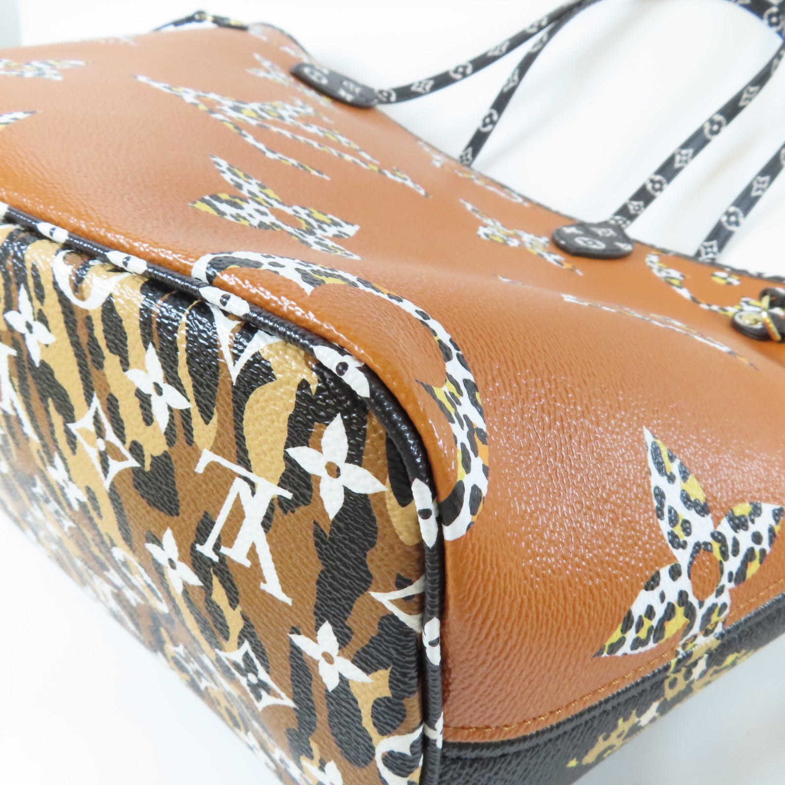 LOUIS VUITTON Monogram Giant Jungle Neverfull MM金扣手挽袋黑色/啡色