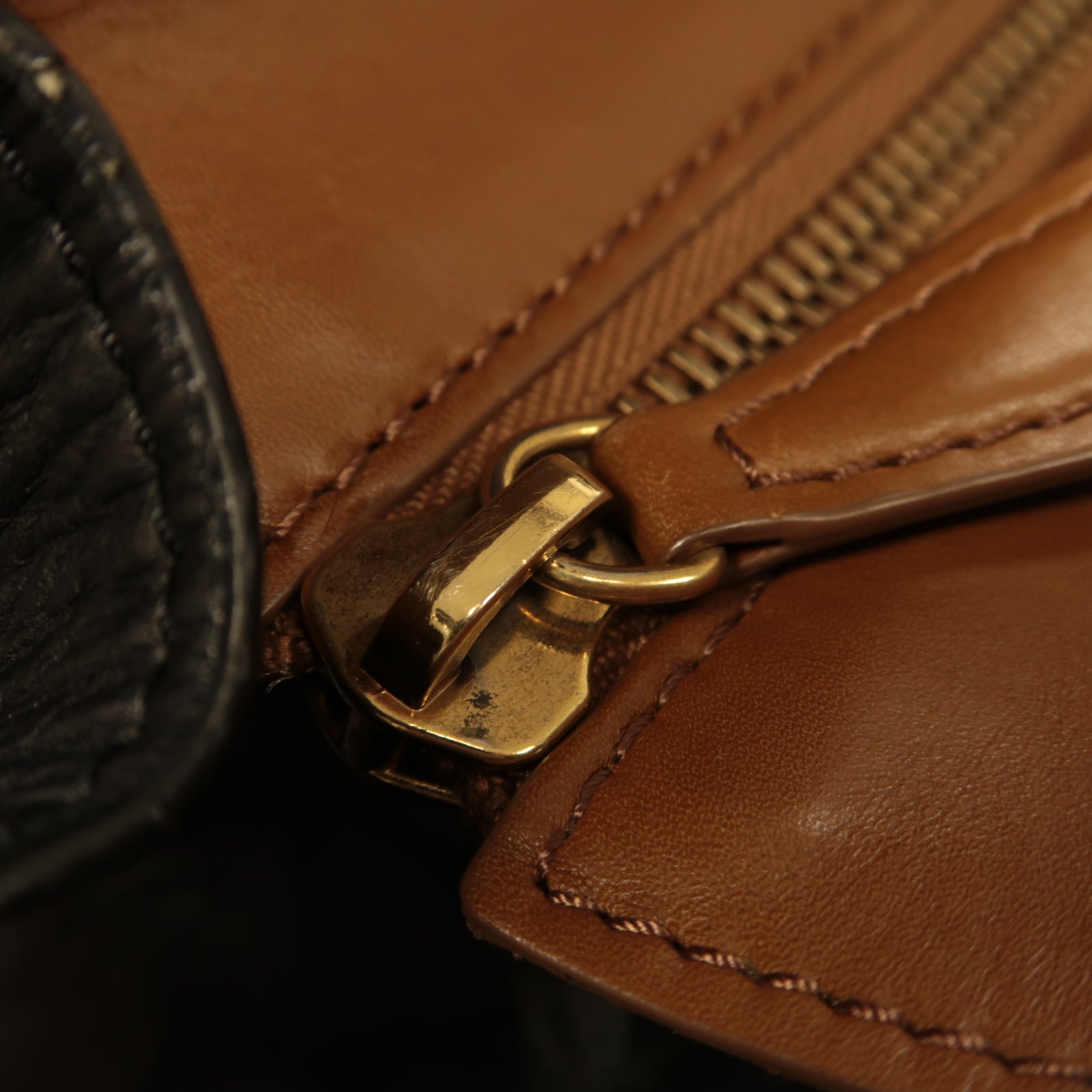 CELINE 牛皮皮革Mini Luggage Handbag金扣手挽袋白色/黑色/啡色
