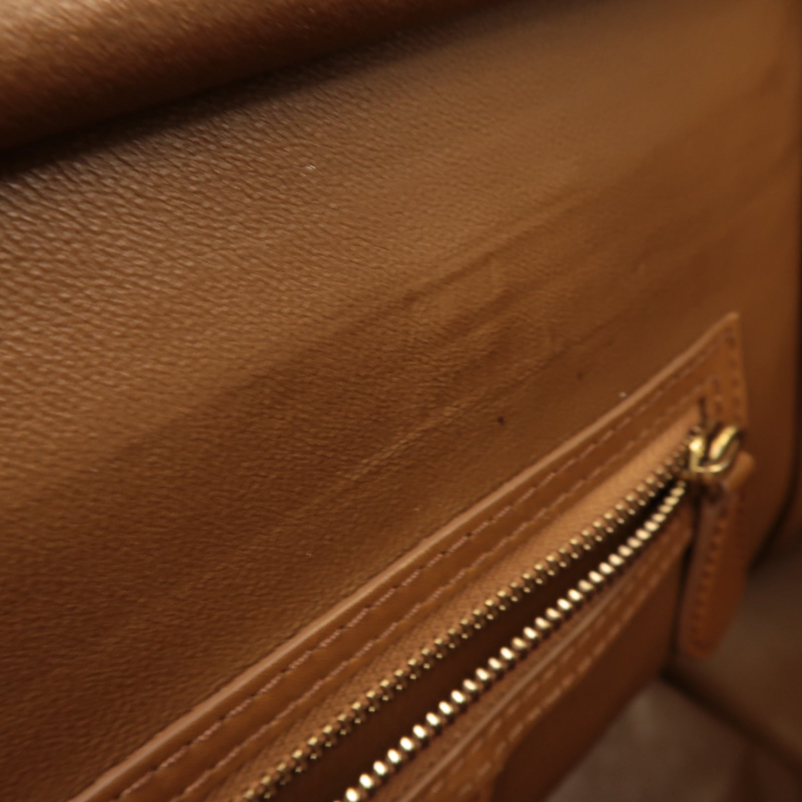 CELINE 牛皮皮革Mini Luggage Handbag金扣手挽袋白色/黑色/啡色