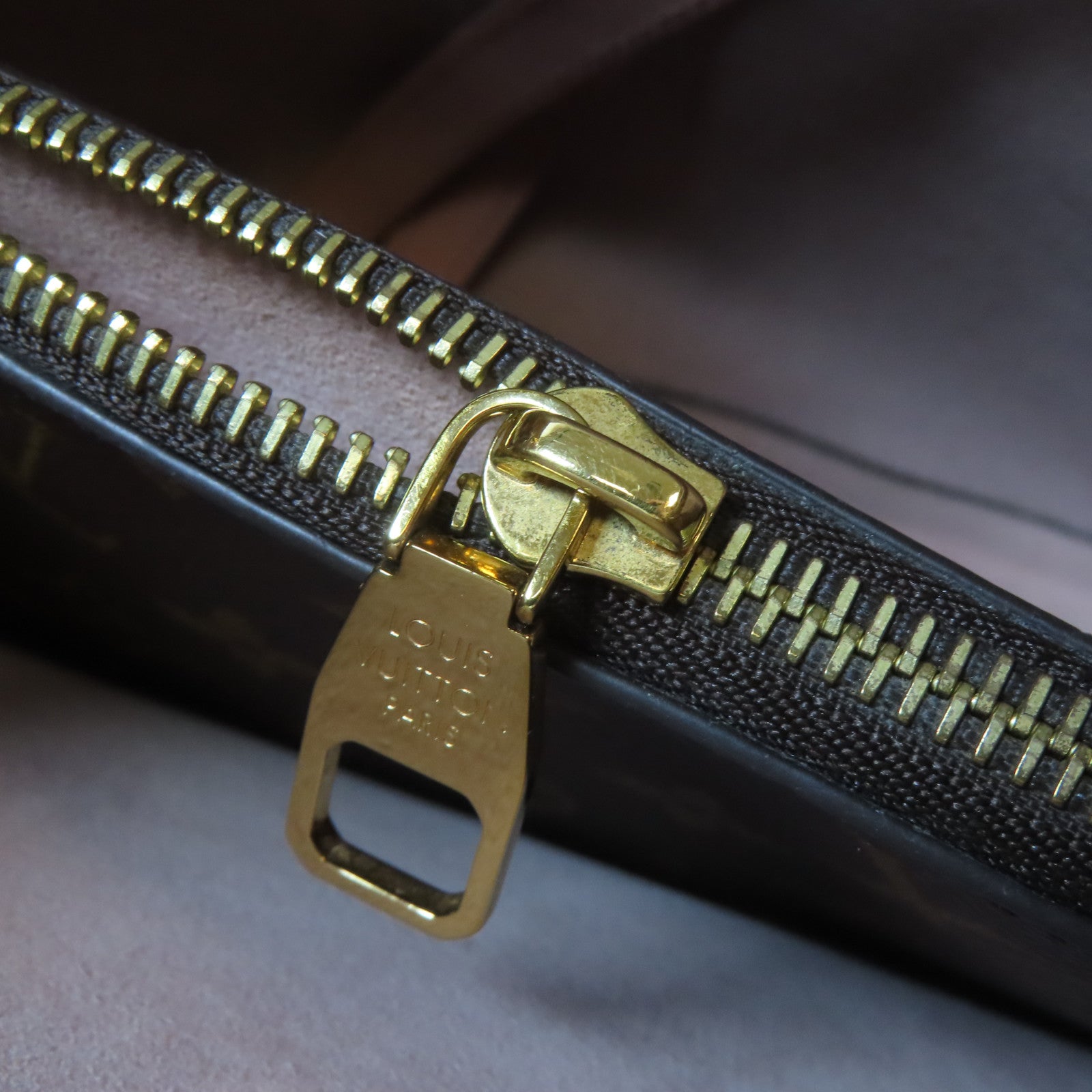 LOUIS VUITTON Monogram Neo Noe MM金扣肩背袋粉紅色/啡色