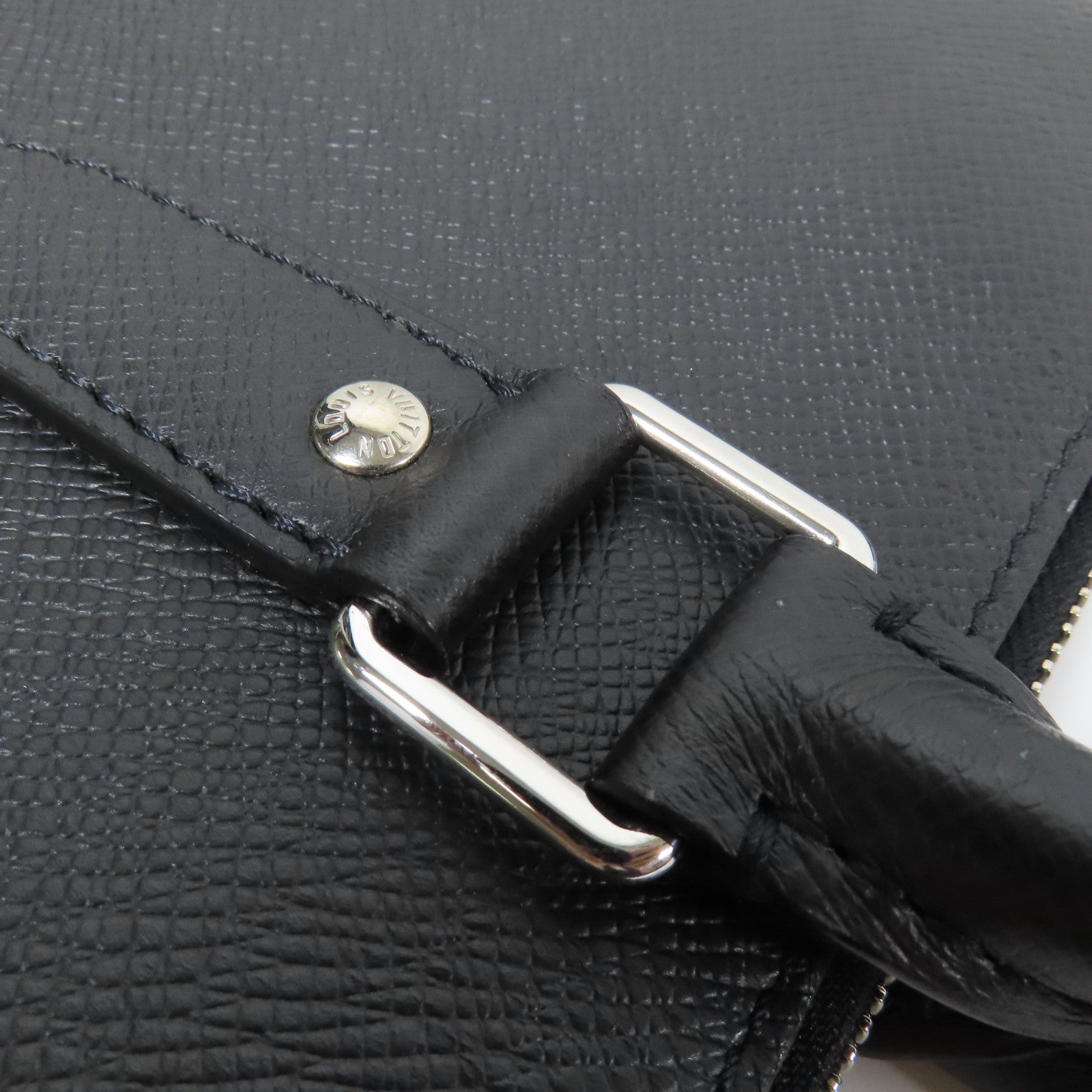 LOUIS VUITTON Tiga皮革Briefcase銀扣手挽肩背兩用袋