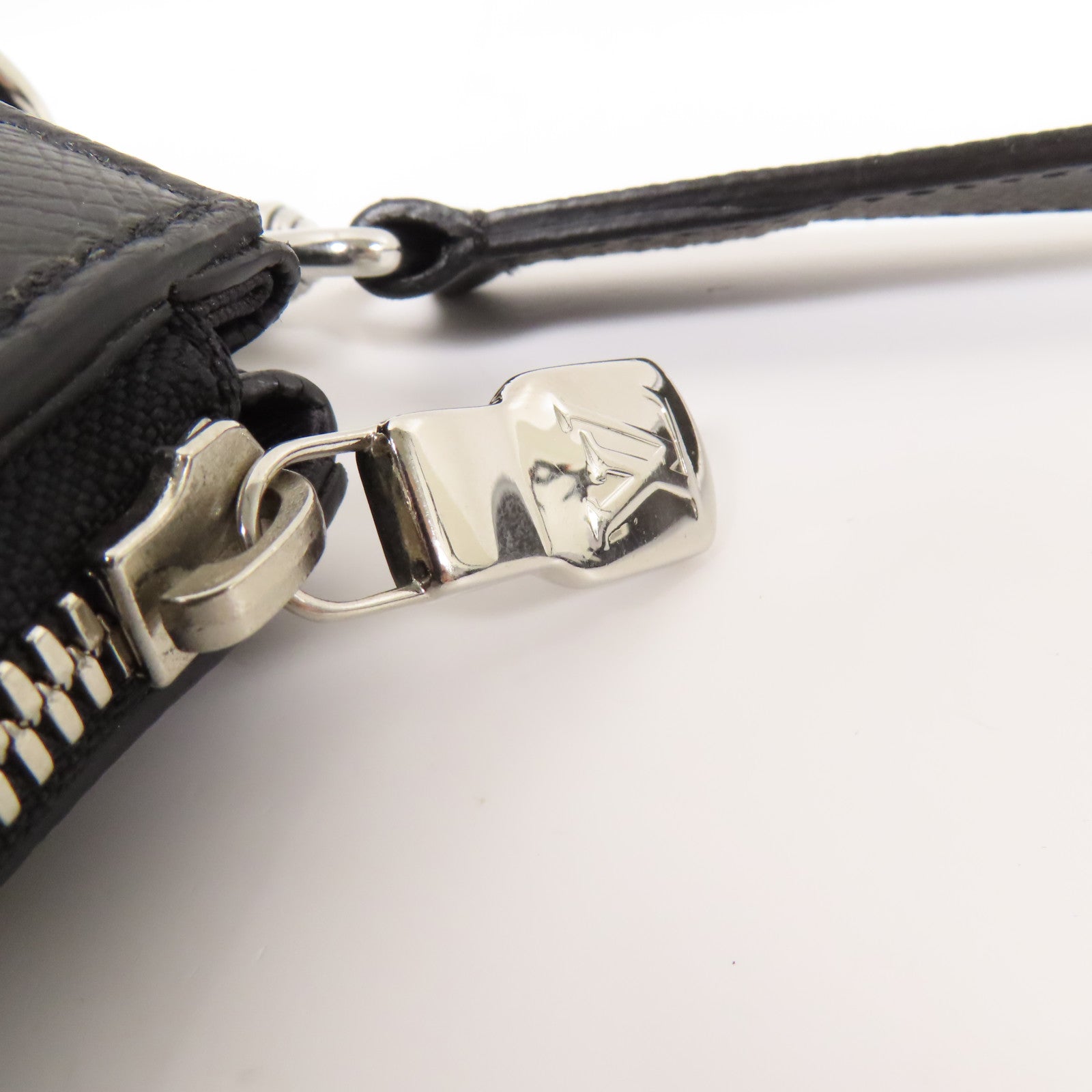LOUIS VUITTON Tiga皮革Briefcase銀扣手挽肩背兩用袋