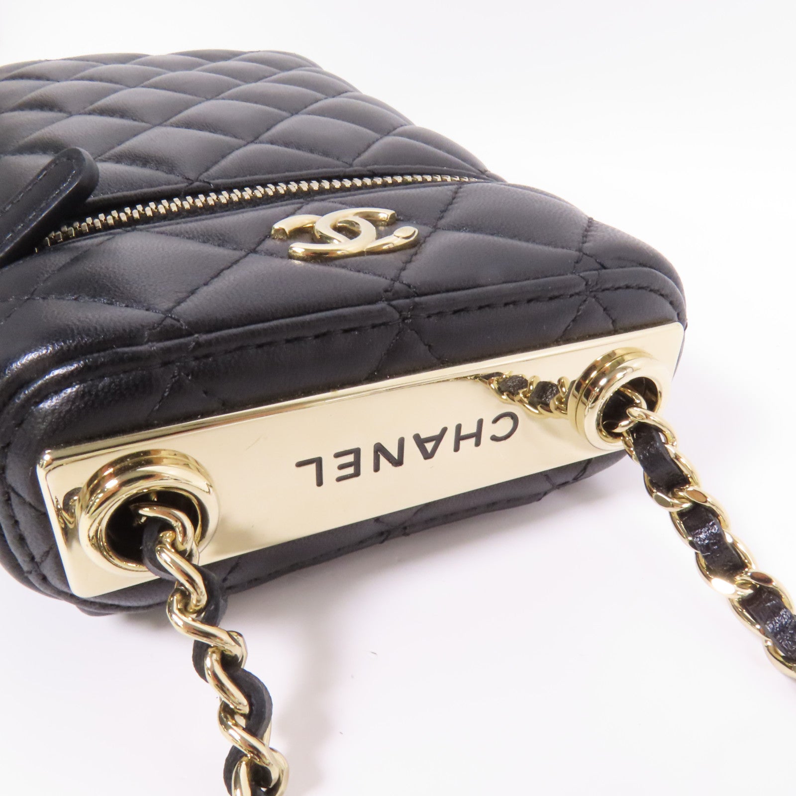 CHANEL 【激減優惠】羊皮皮革Vanity Phone Case with Chain金扣鏈帶肩背袋