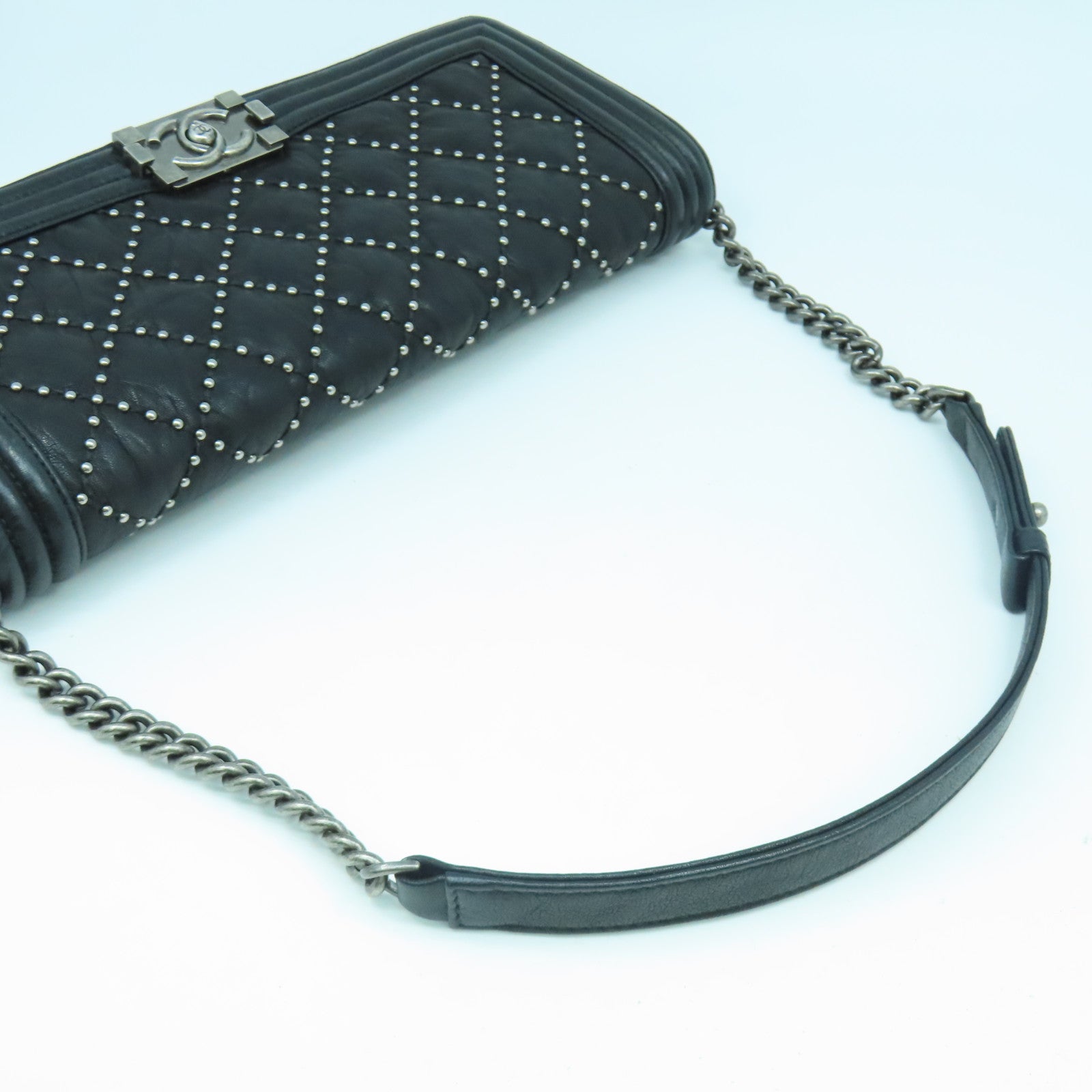 CHANEL 【激減優惠】菱格牛皮皮革Boy Chanel銀扣鏈帶肩背袋黑色