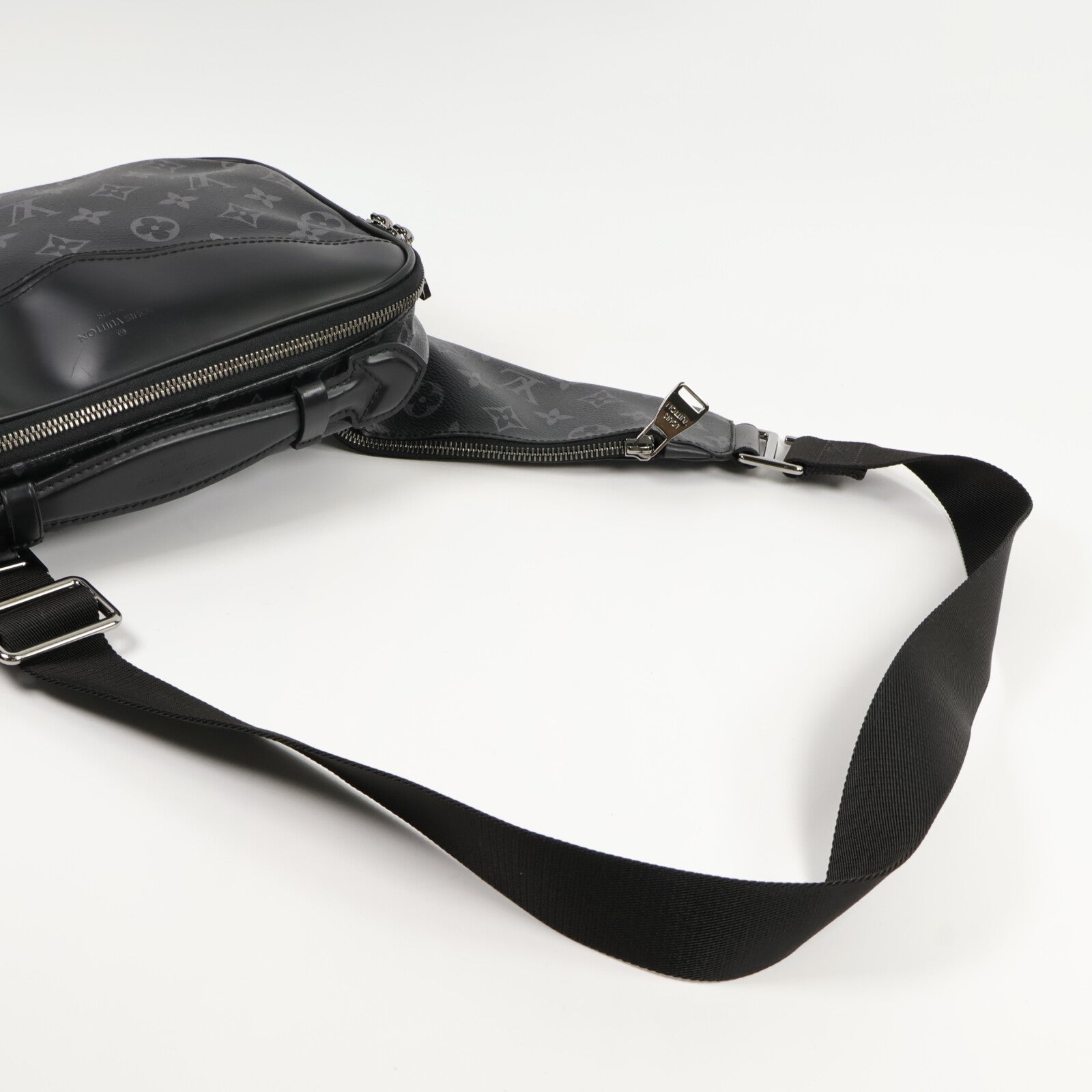 LOUIS VUITTON Monogram Eclipse Bum Bag手挽肩背兩用袋