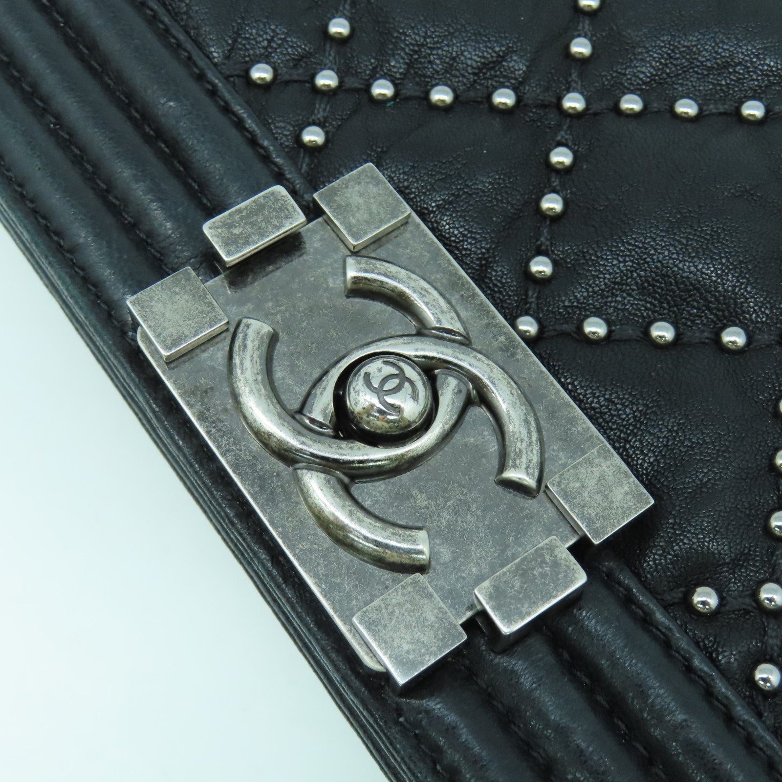 CHANEL 【激減優惠】菱格牛皮皮革Boy Chanel銀扣鏈帶肩背袋黑色