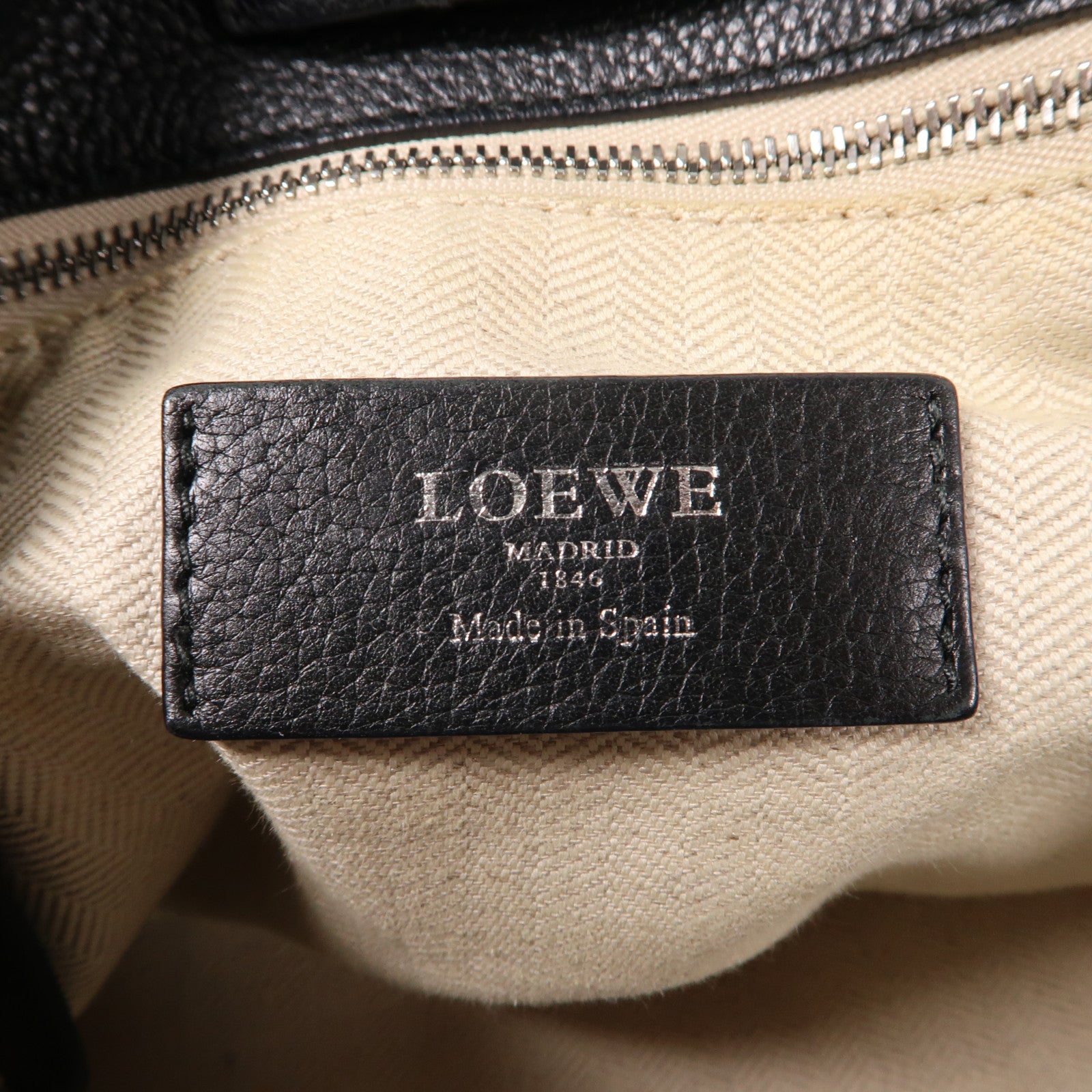 LOEWE 牛皮皮革Dunas銀扣肩背袋黑色