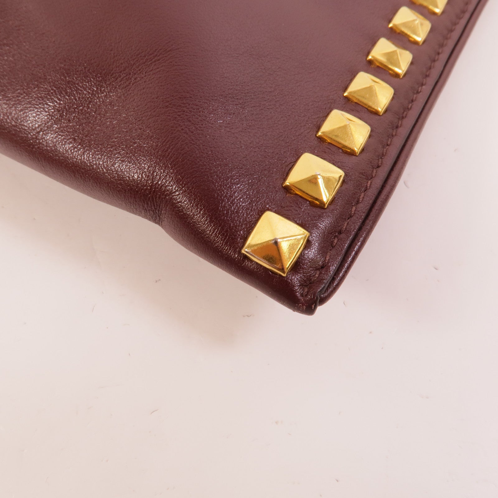 Miu Miu 羊皮皮革Studded Zip Clutch手拿包