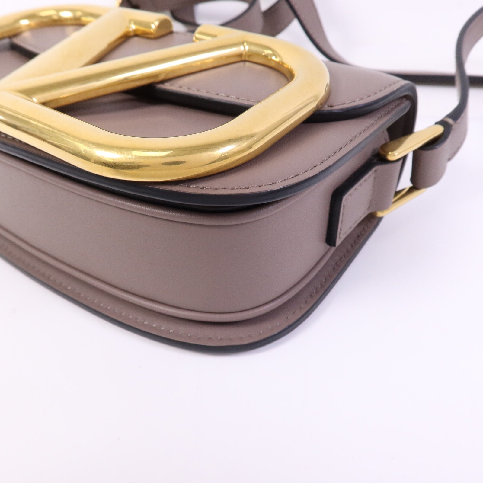 Valentino 牛皮皮革VLogo SuperVee金扣肩背袋