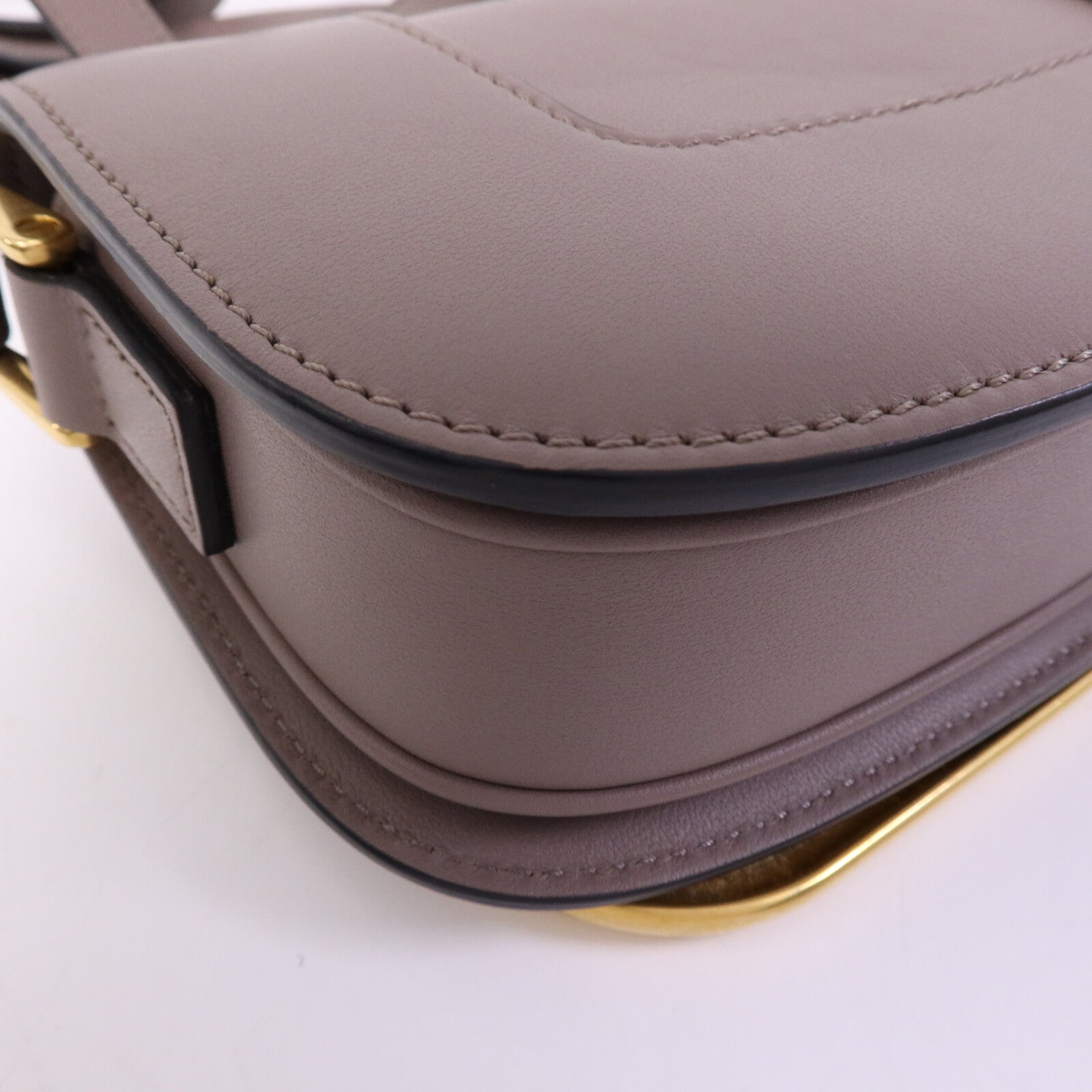 Valentino 牛皮皮革VLogo SuperVee金扣肩背袋