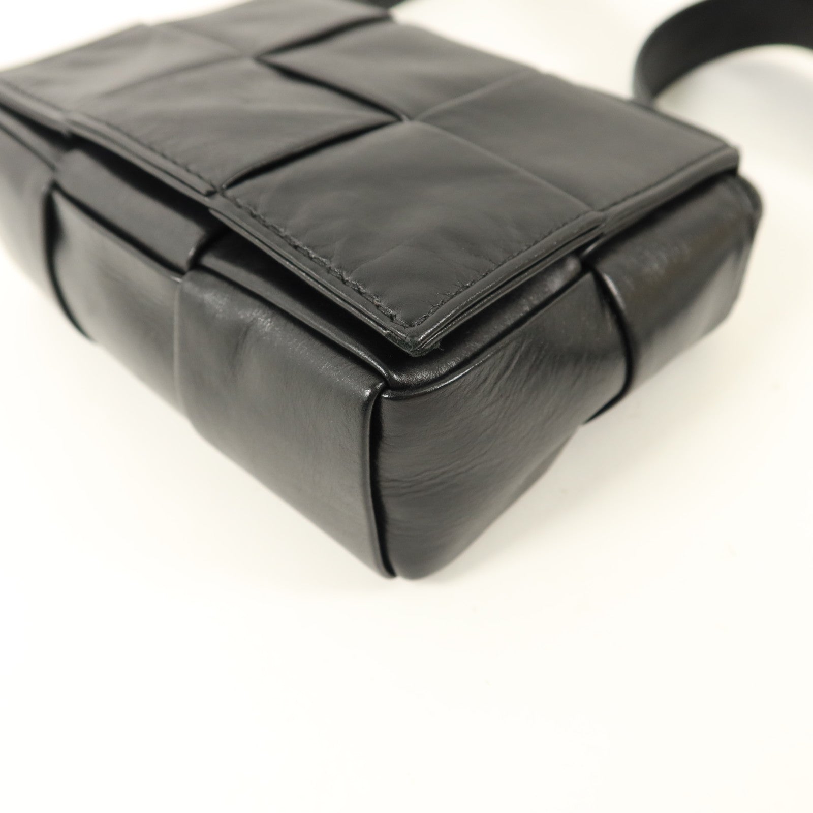 BOTTEGA VENETA 牛皮皮革Mini Cassette肩背袋