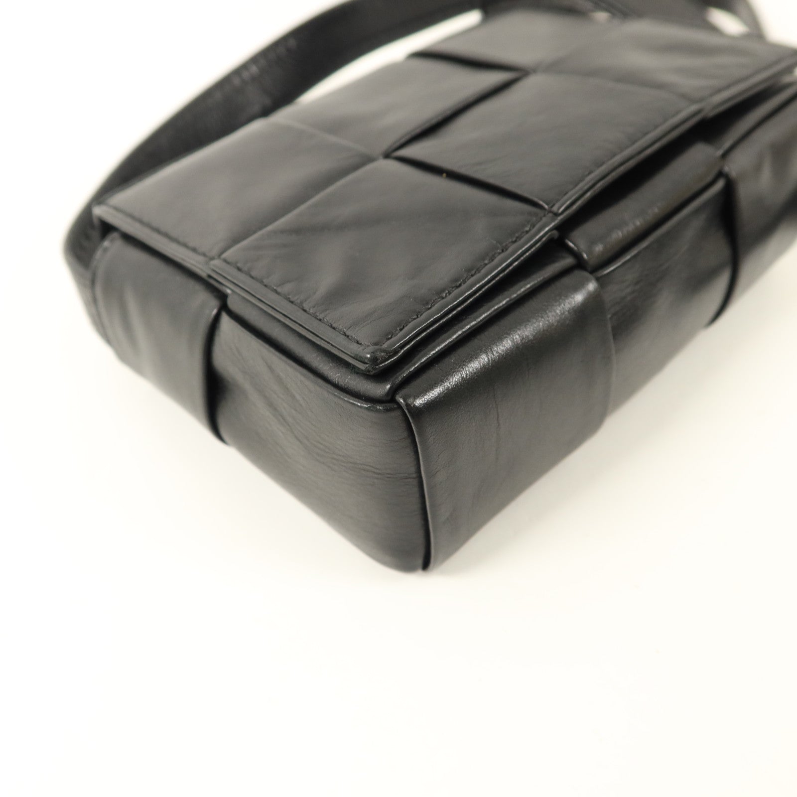 BOTTEGA VENETA 牛皮皮革Mini Cassette肩背袋