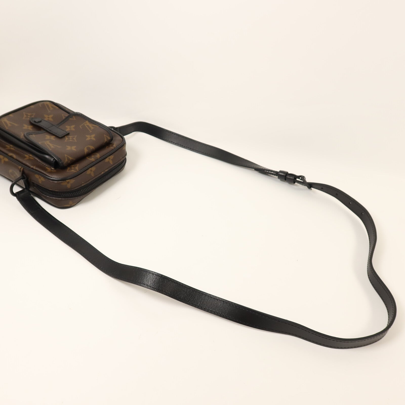LOUIS VUITTON Monogram Macassar Christopher Wearable Wallet肩背袋