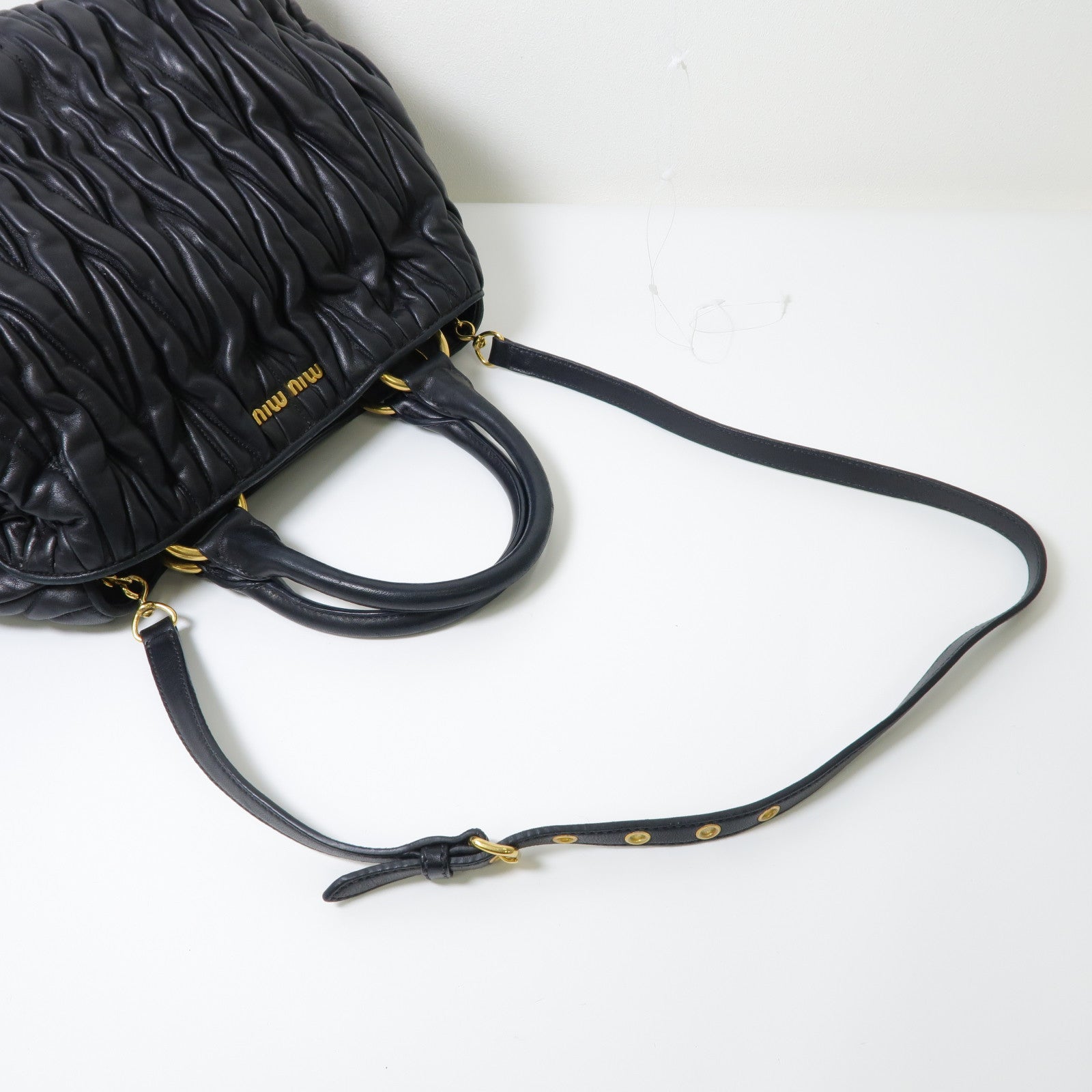 Miu Miu 羊皮皮革2 Way Shoulder金扣手挽肩背兩用袋黑色