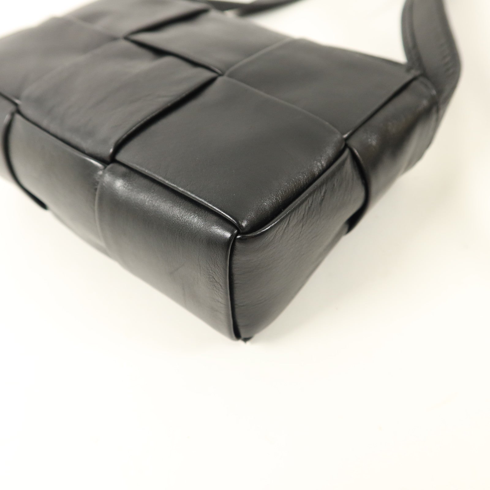 BOTTEGA VENETA 牛皮皮革Mini Cassette肩背袋