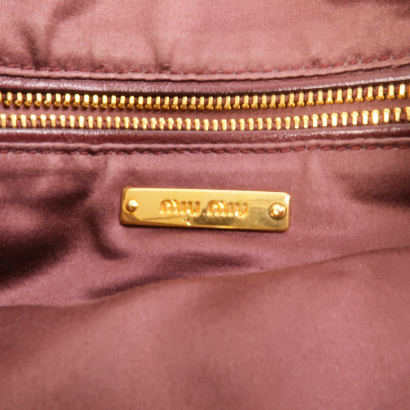 Miu Miu 羊皮皮革Studded Zip Clutch手拿包