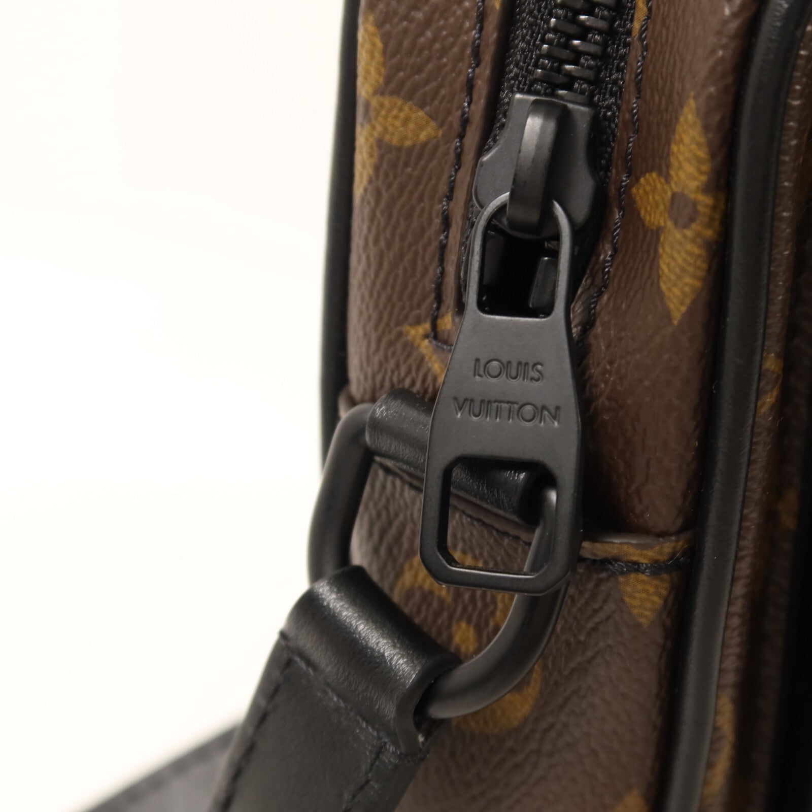 LOUIS VUITTON Monogram Macassar Christopher Wearable Wallet肩背袋
