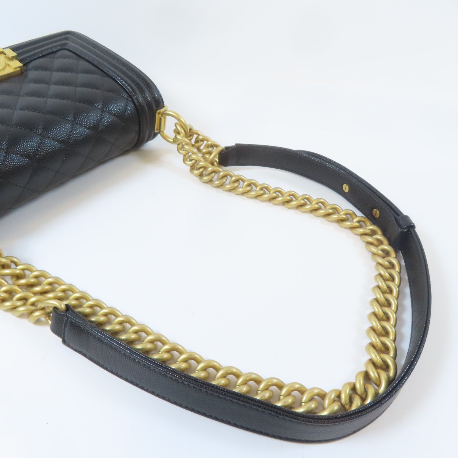 CHANEL 菱格Caviar皮革Boy 20cm金扣鏈帶肩背袋黑色
