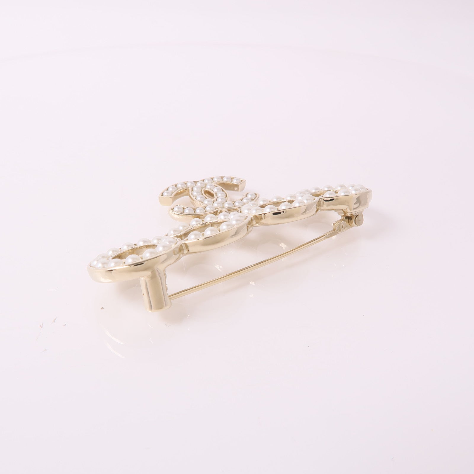 CHANEL CC Brooch Metal Gold White