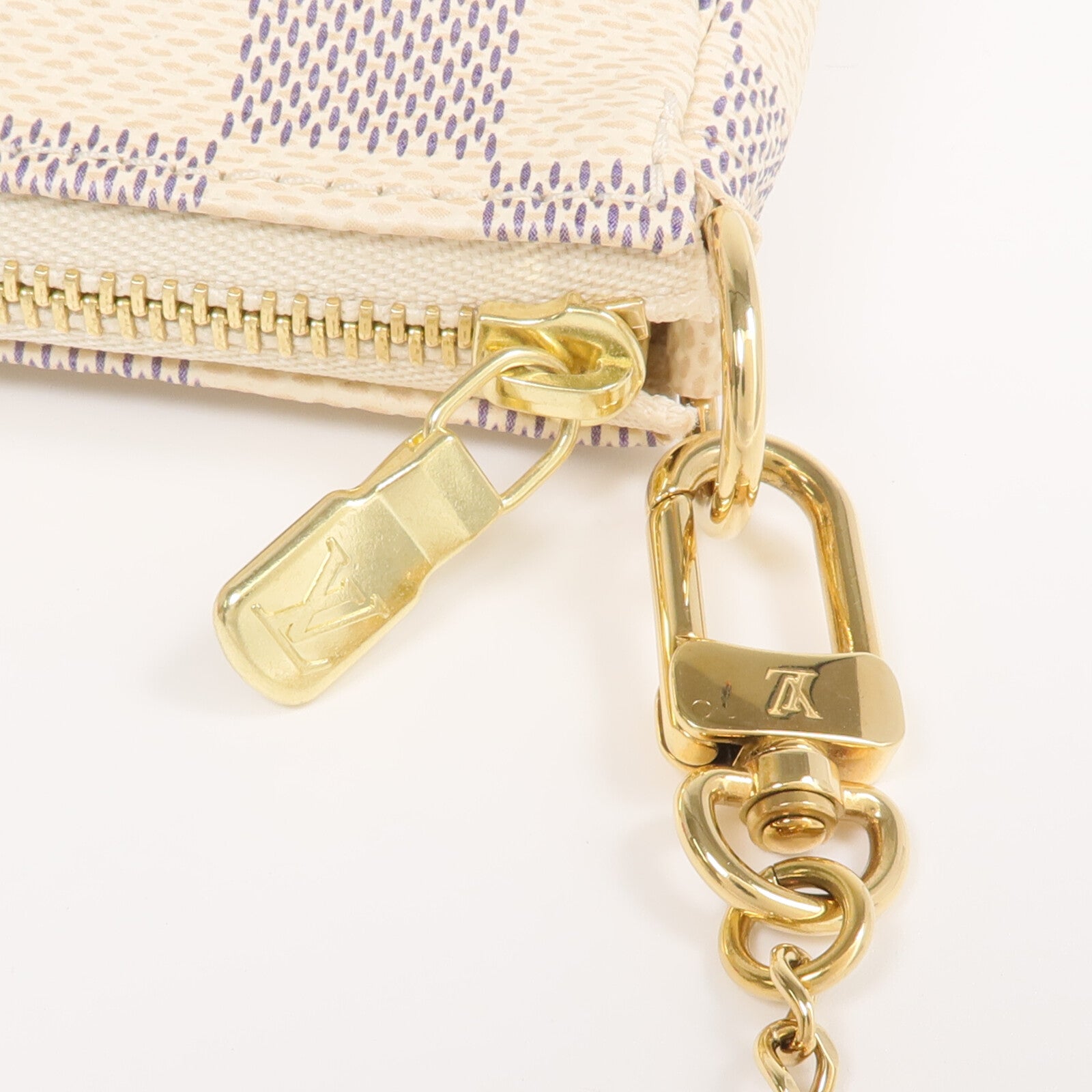 LOUIS VUITTON Damier Azur Mini Pochette Accessories金扣手挽袋