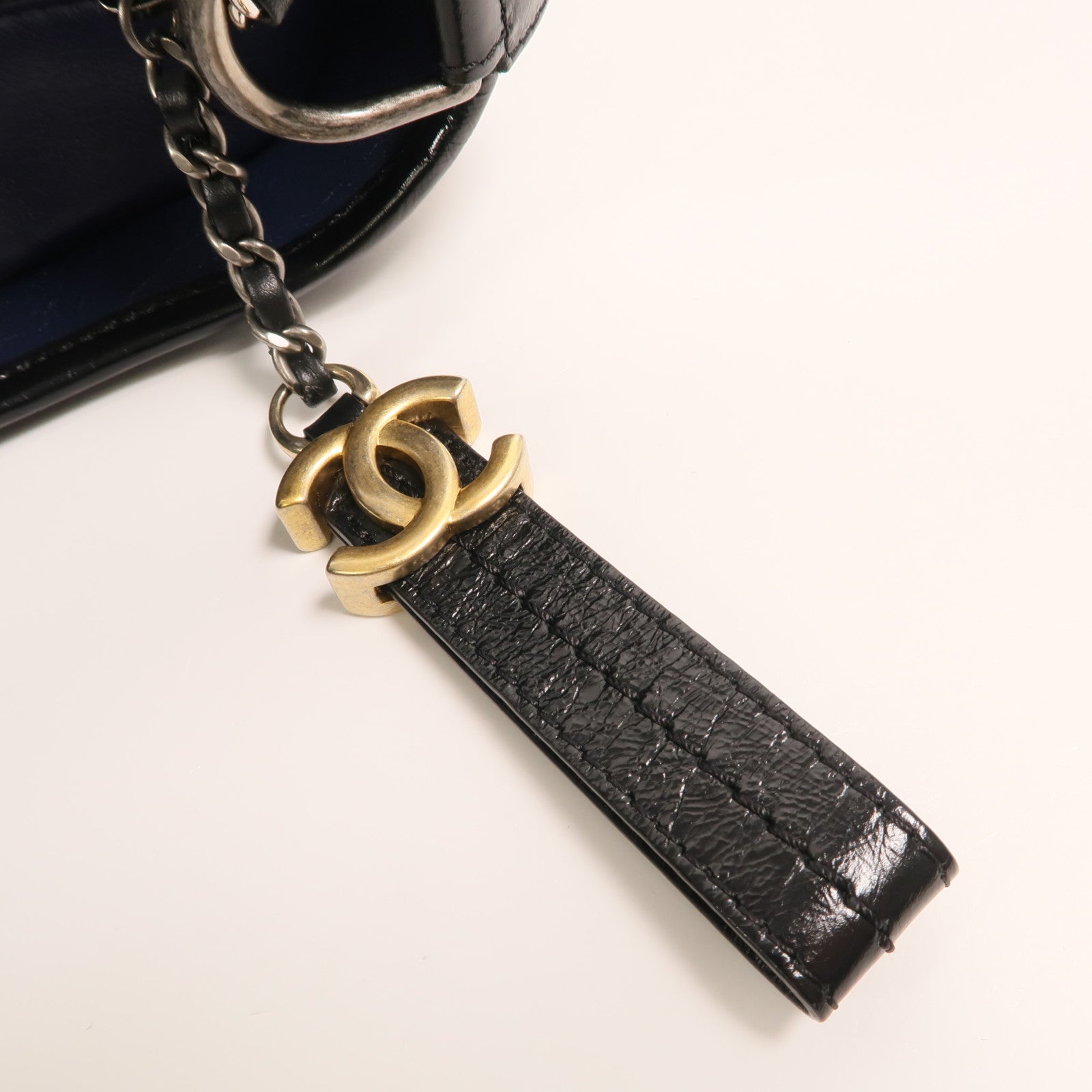 CHANEL 羊皮皮革Gabrielle Large鏈帶肩背袋