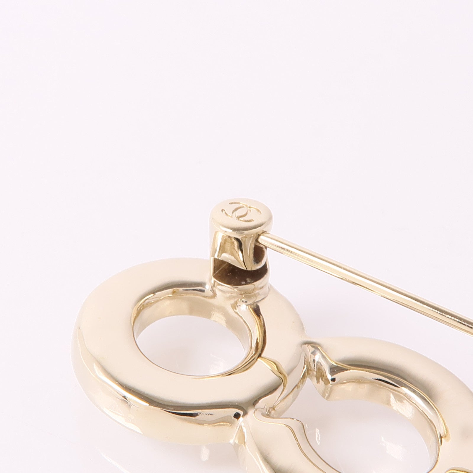 CHANEL CC Brooch Metal Gold White