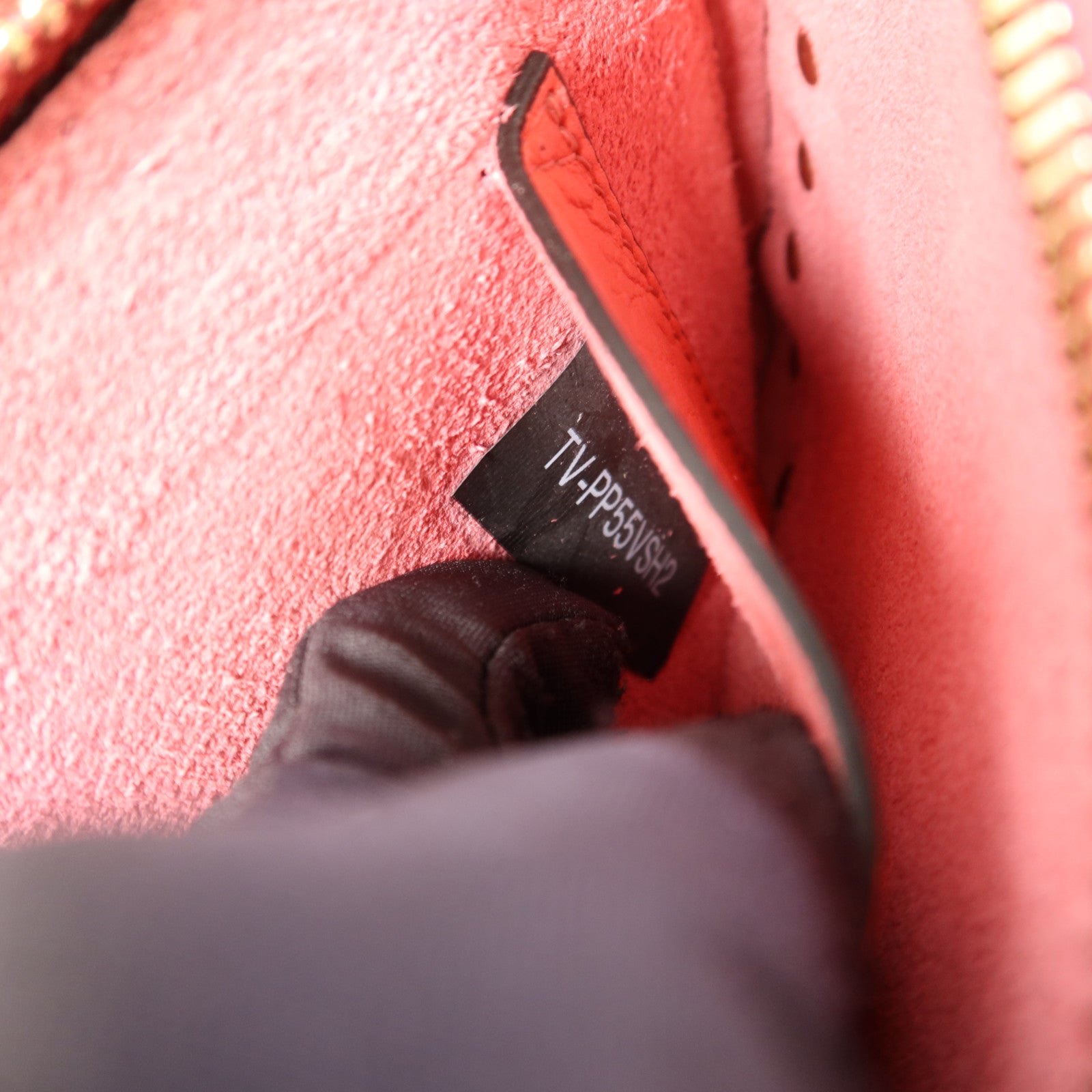 Valentino 牛皮皮革Shoulder Bag金扣鏈帶肩背袋