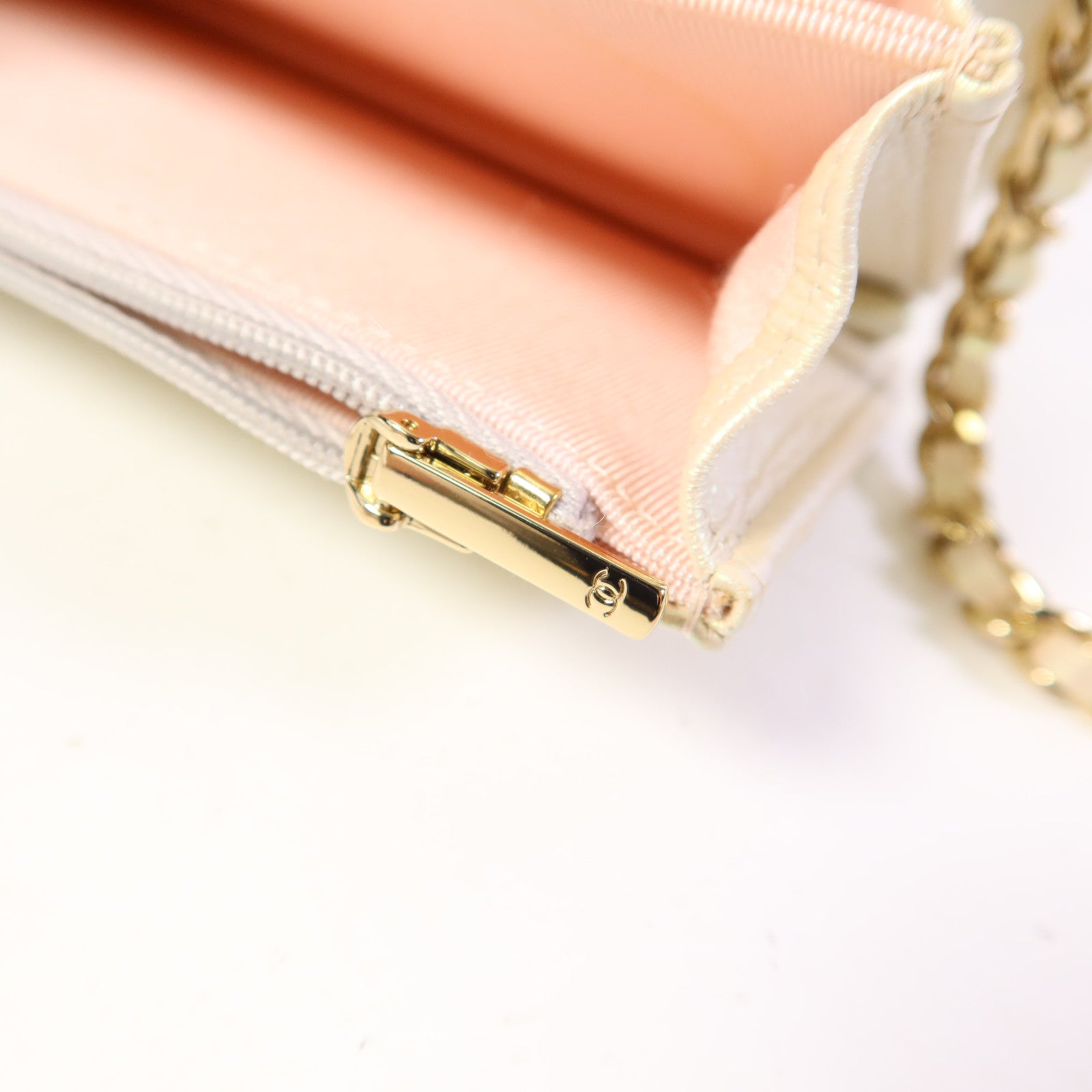 CHANEL 牛皮皮革Mini WOC Wallet On Chain金扣鏈帶肩背袋