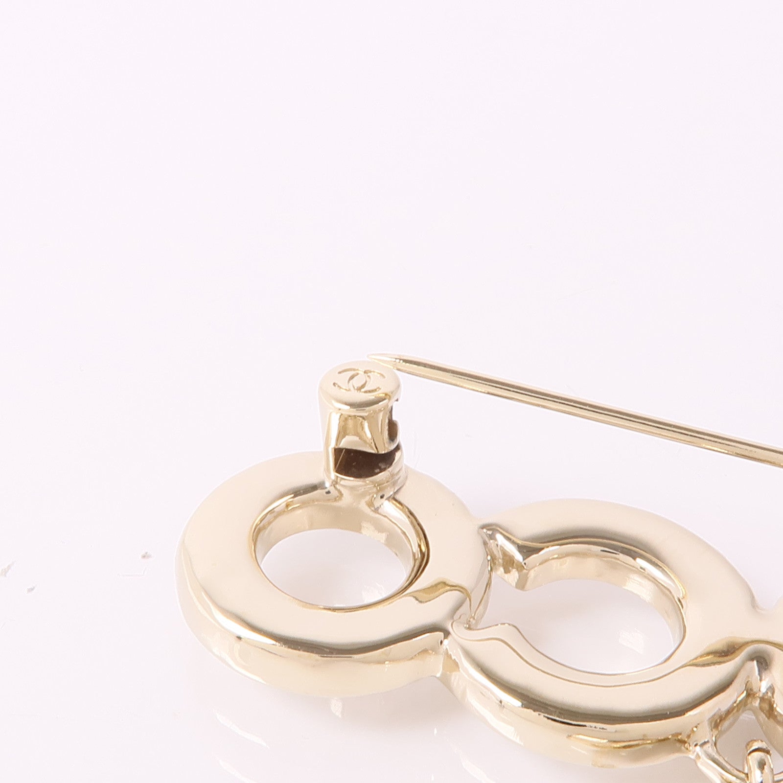 CHANEL CC Brooch Metal Gold White