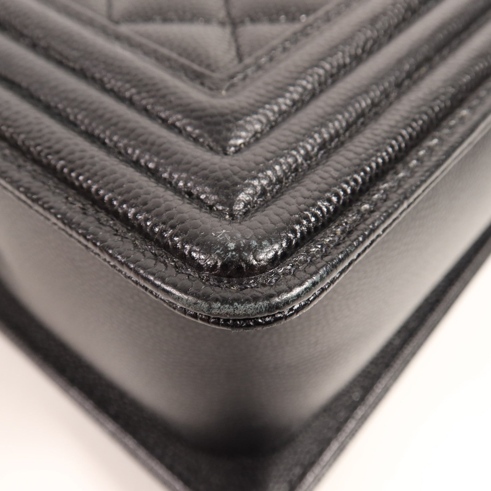 CHANEL 牛皮皮革Boy 28銀扣肩背袋