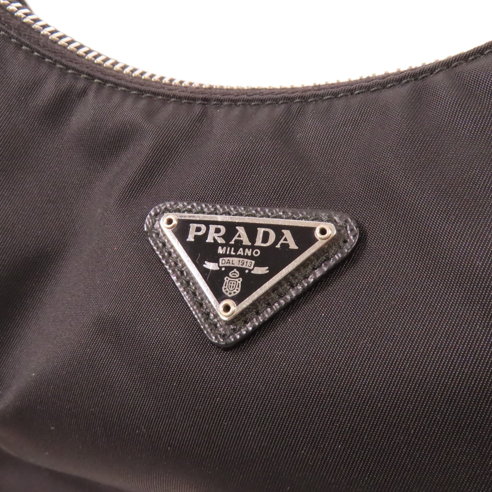 PRADA 尼龍Re-Edition 2005銀扣肩背袋
