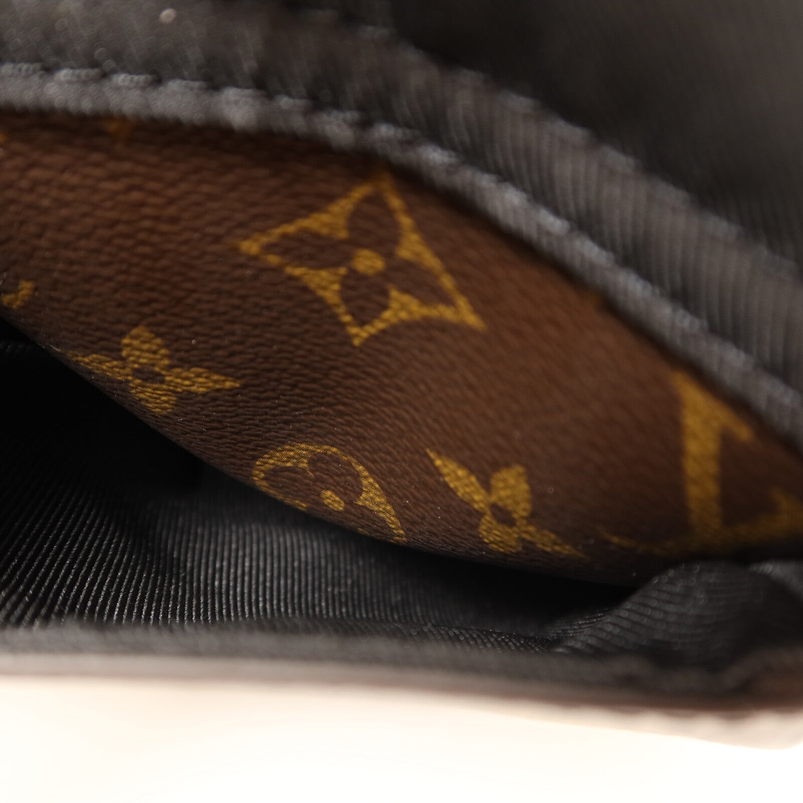 LOUIS VUITTON Monogram Macassar Christopher Wearable Wallet肩背袋