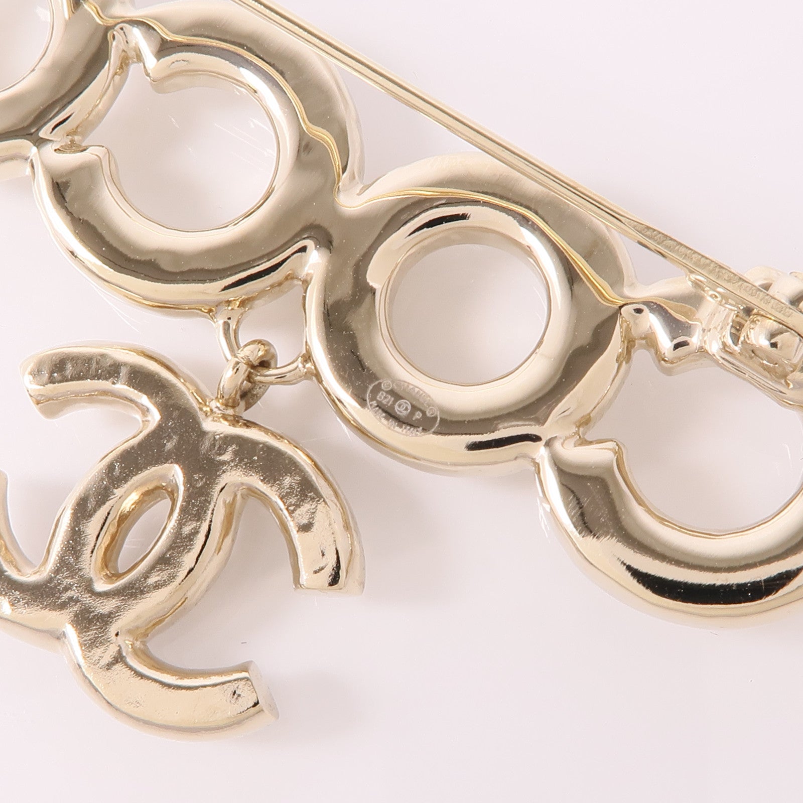 CHANEL CC Brooch Metal Gold White