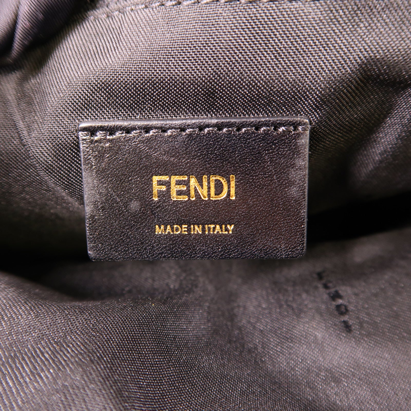 FENDI 牛皮皮革/帆布Body Bag金扣肩背袋