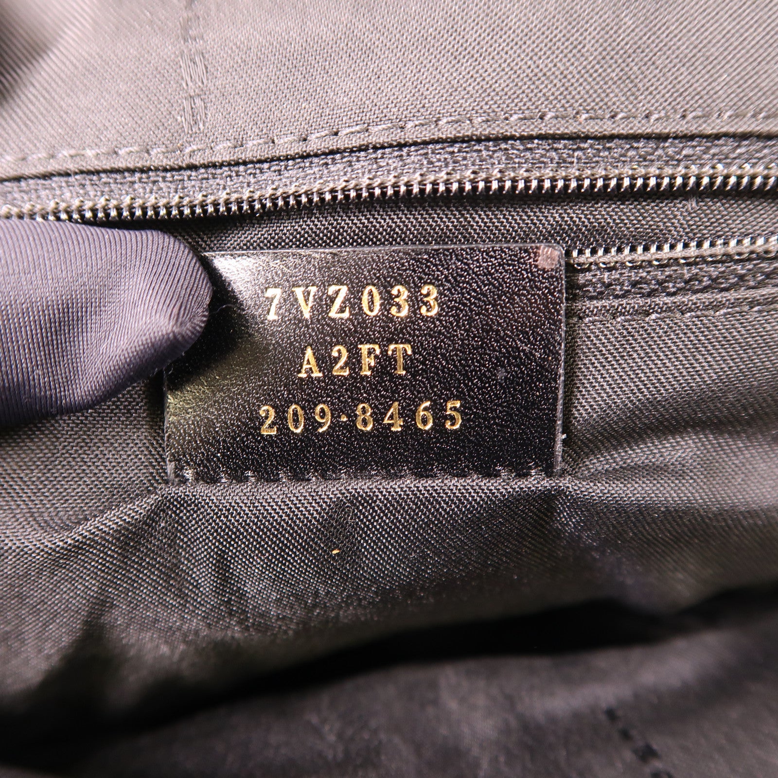 FENDI 牛皮皮革/帆布Body Bag金扣肩背袋