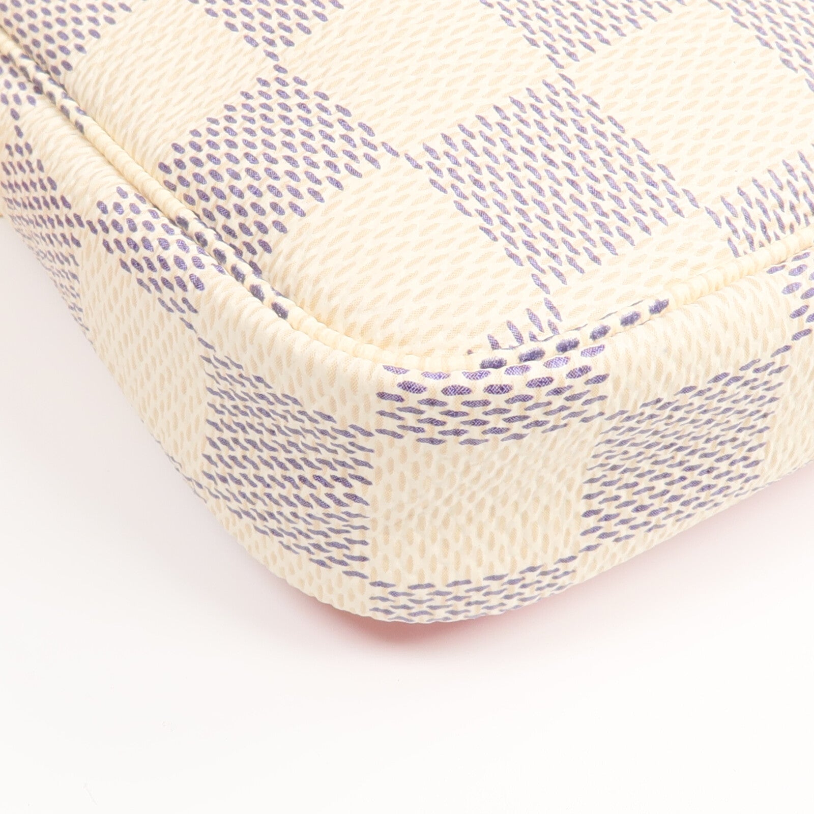 LOUIS VUITTON Damier Azur Mini Pochette Accessories金扣手挽袋