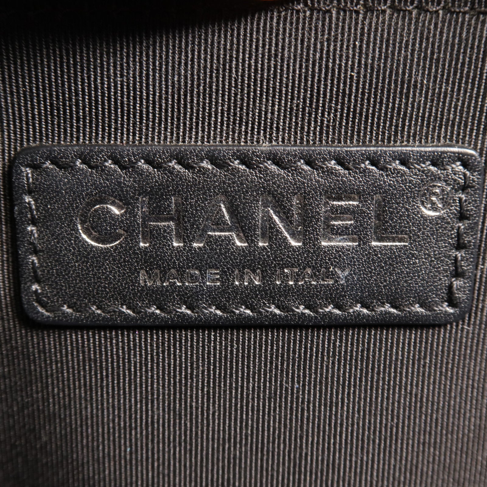 CHANEL 牛皮皮革Boy 28銀扣肩背袋